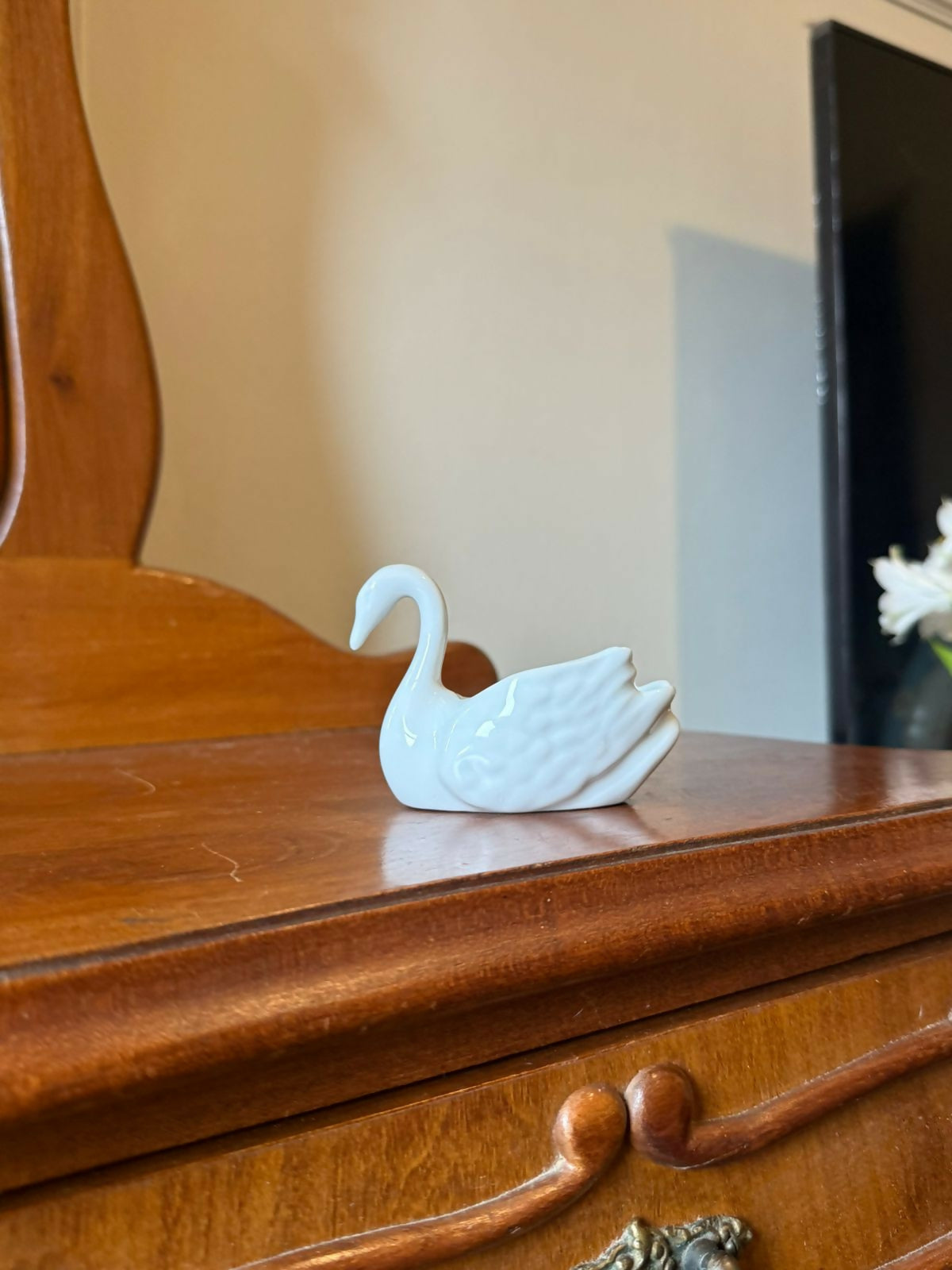 Bibelô de Porcelana LIMOGES em Formato de Cisne