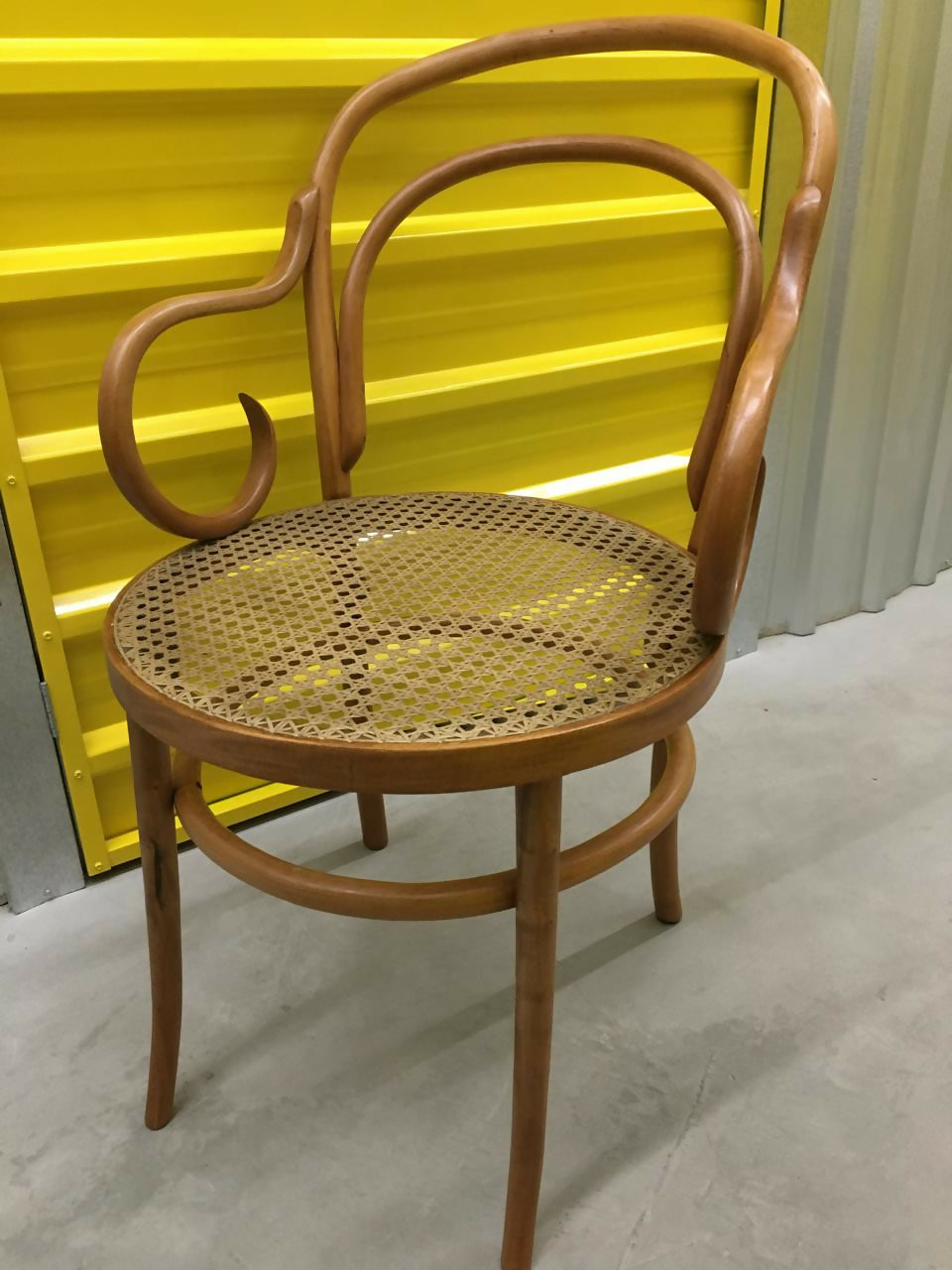 Par de cadeiras Thonet com braços - Fabricação Gerdau, Seladas. (valor unitário)