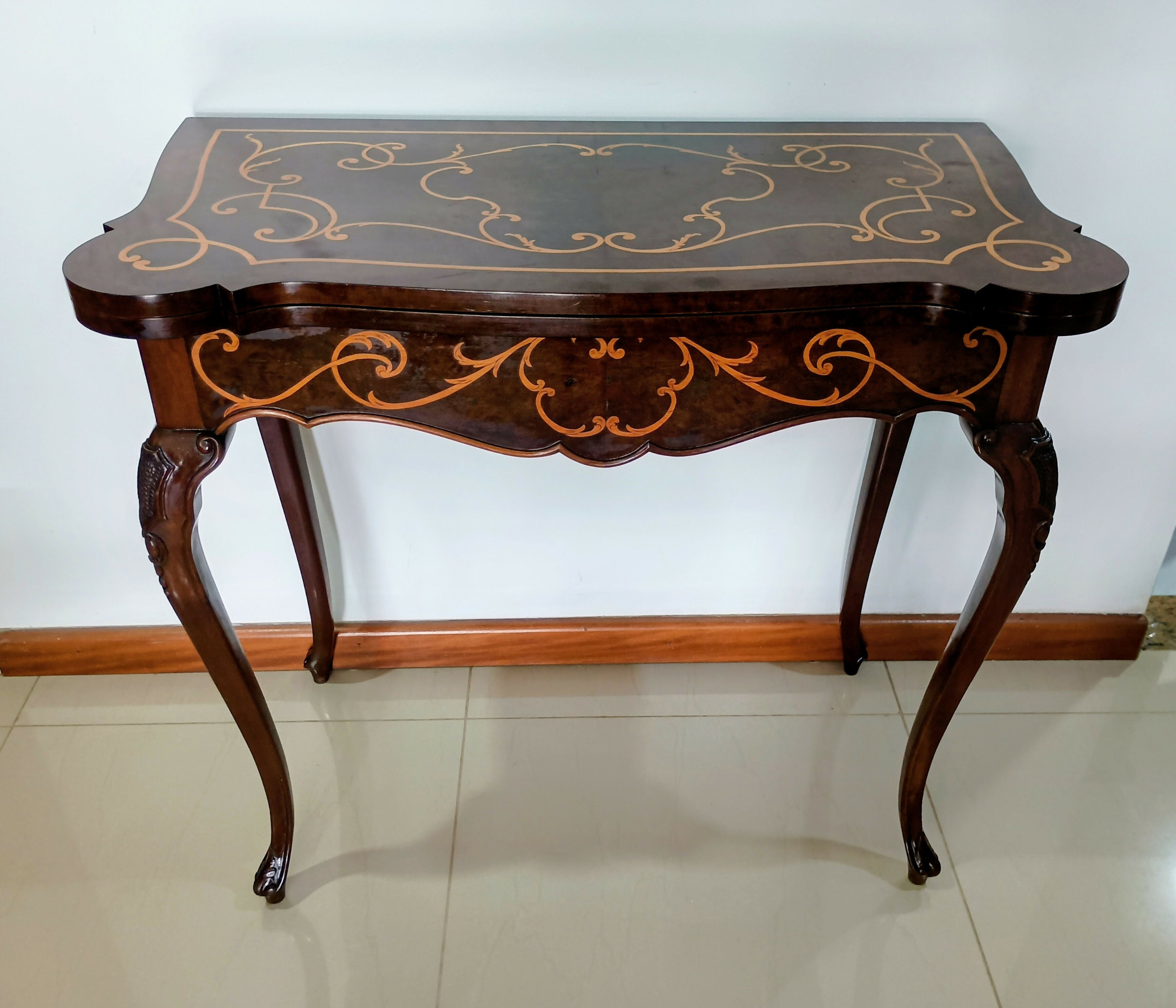 Mesa de Jogos /Aparador Marchetada – Tampo Dobrável – Década de 50