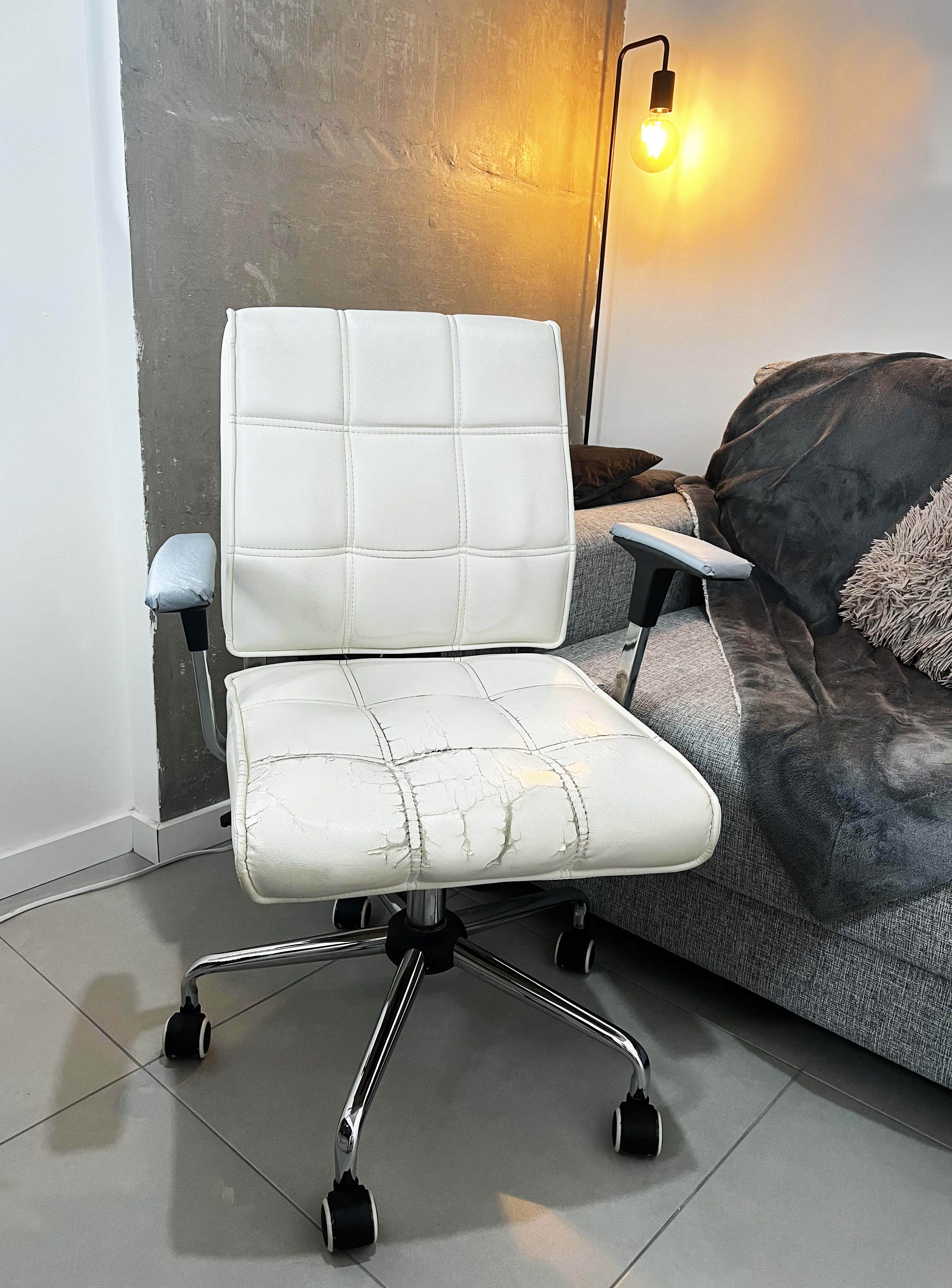 2 poltronas cadeiras escritório home office giratórias rodinhas