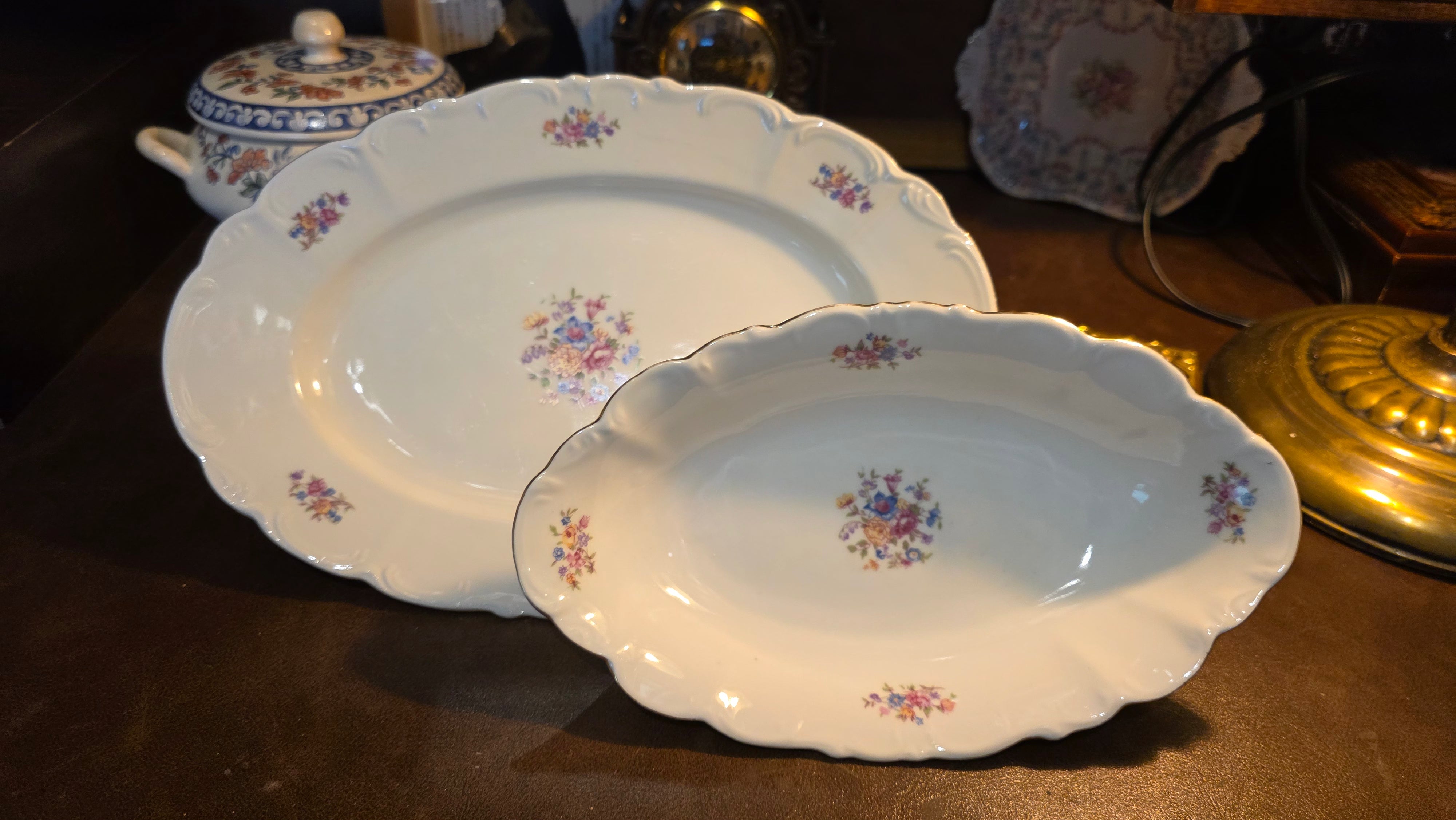Travessas Moritz Zdekauer Tchecoslováquia 1921 com decoração floral 