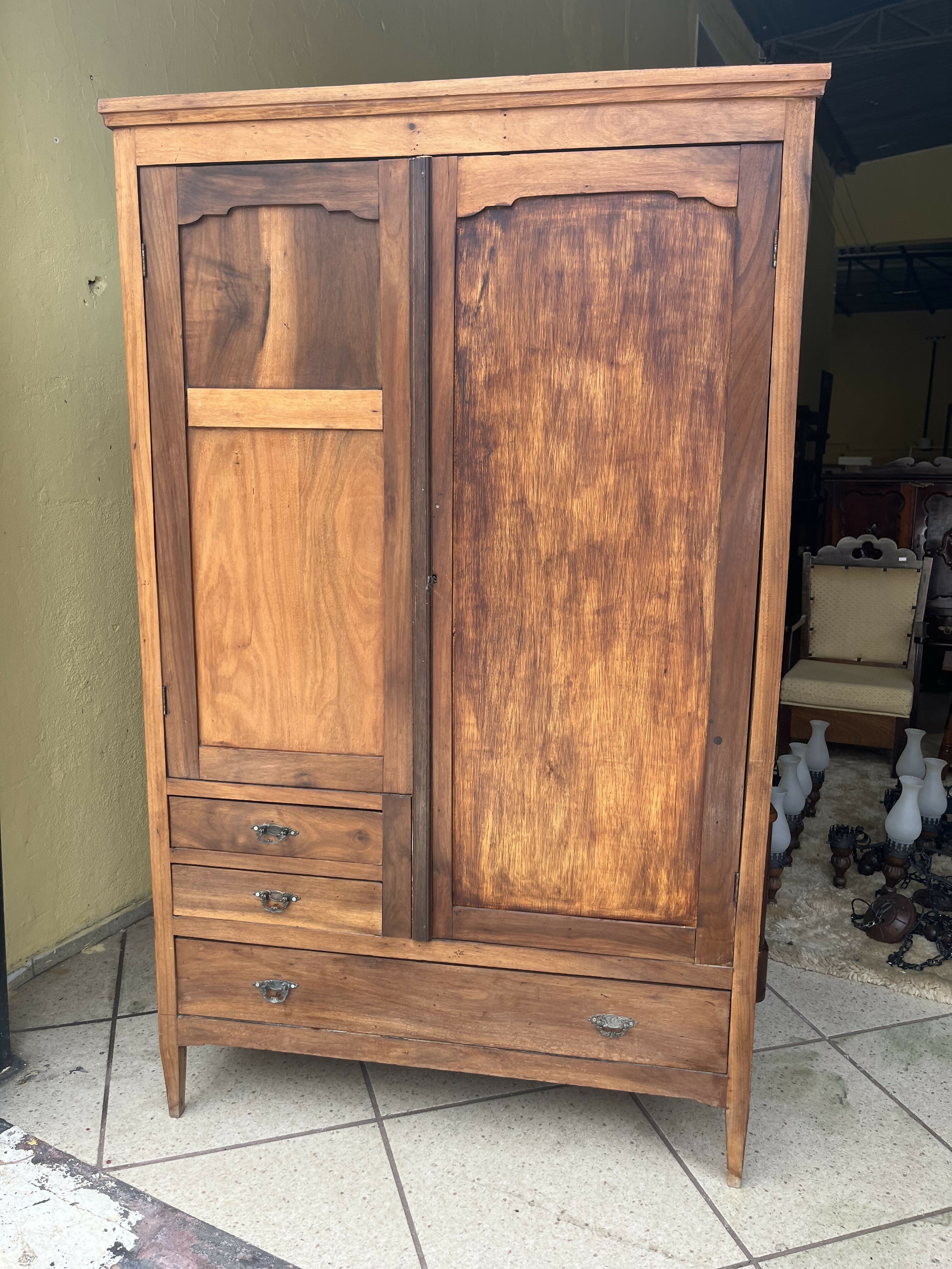 GUARDA ROUPA DE SOLTEIRO ANTIGO