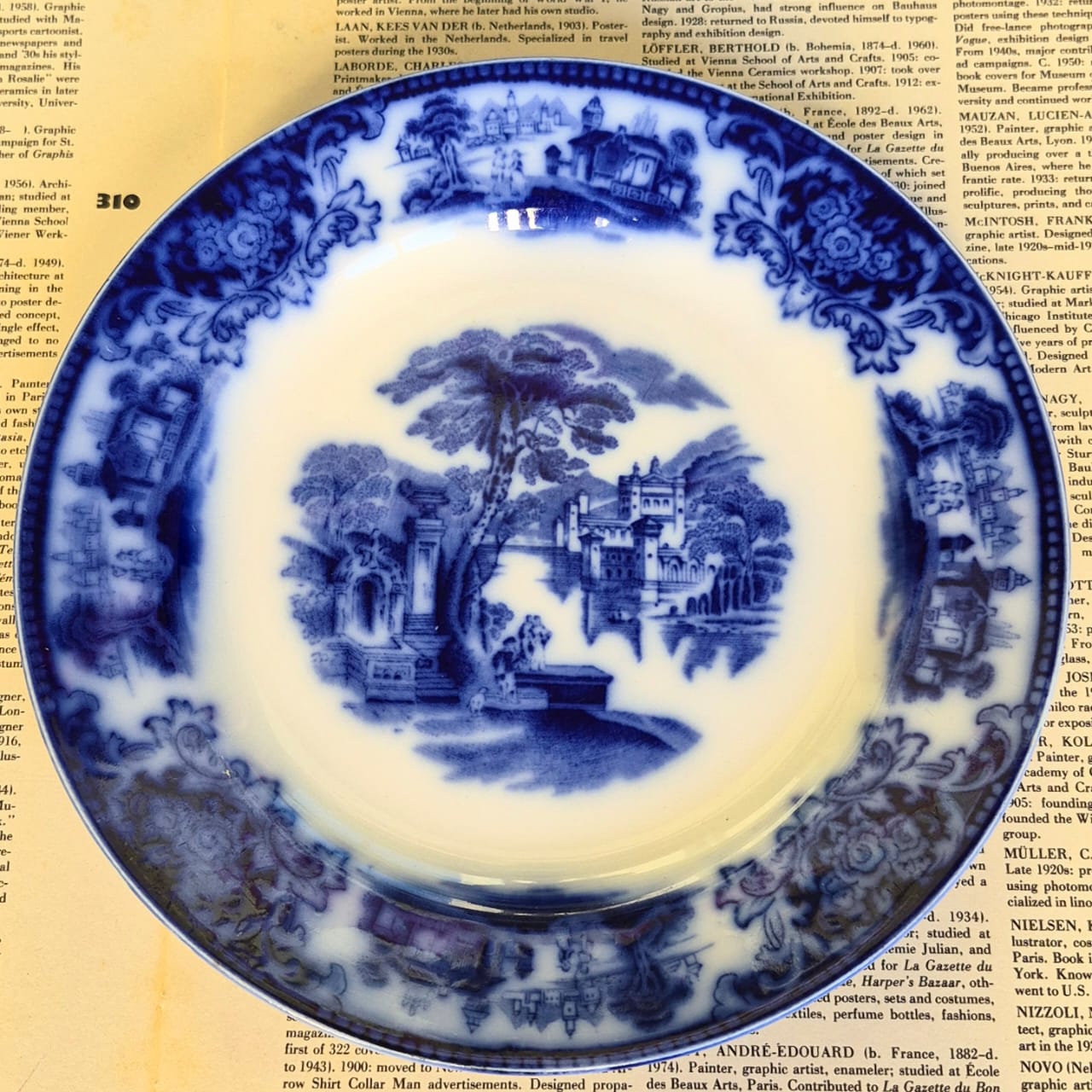 Prato decorativo antigo, raro, em porcelana inglesa Grindley,  modelo Shanghai (de 1890) padrão " Flow Blue" - Borrão.