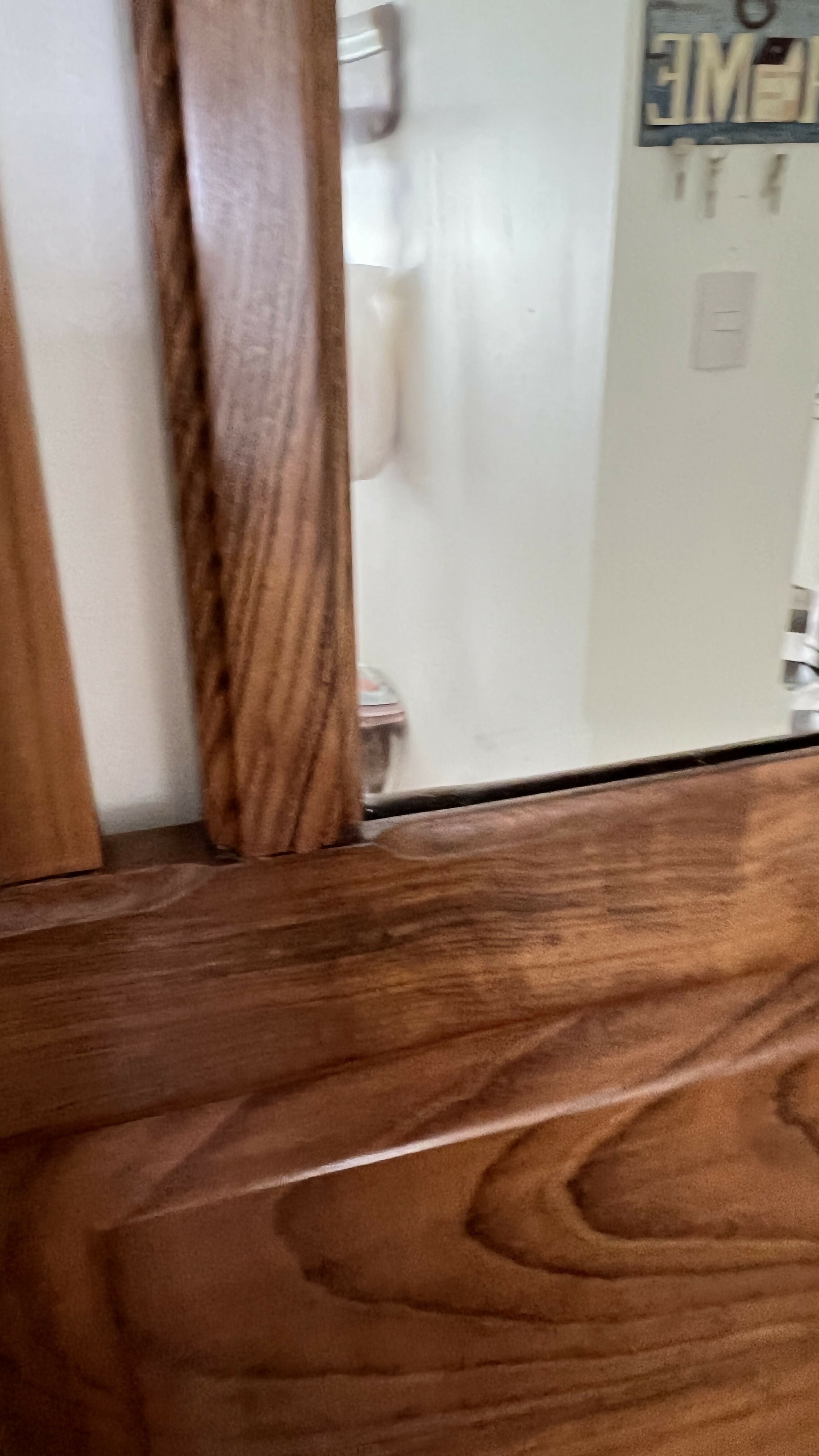 Chapeleira Linda em madeira maciça