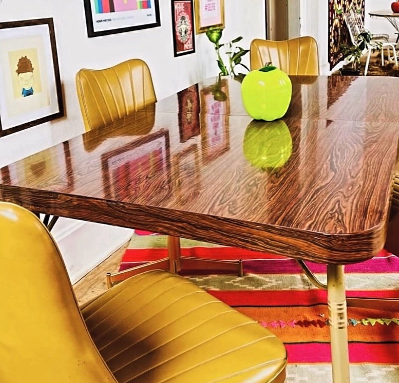 Conjunto de Mesa de Jantar Retangular em fórmica e quatro cadeiras concha giratórias - anos 60