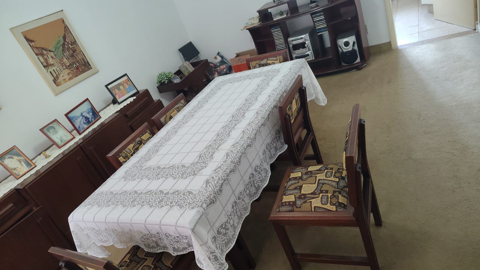 Mesa de Jantar Retangular em Madeira Robusta + 6 Cadeiras Estofadas