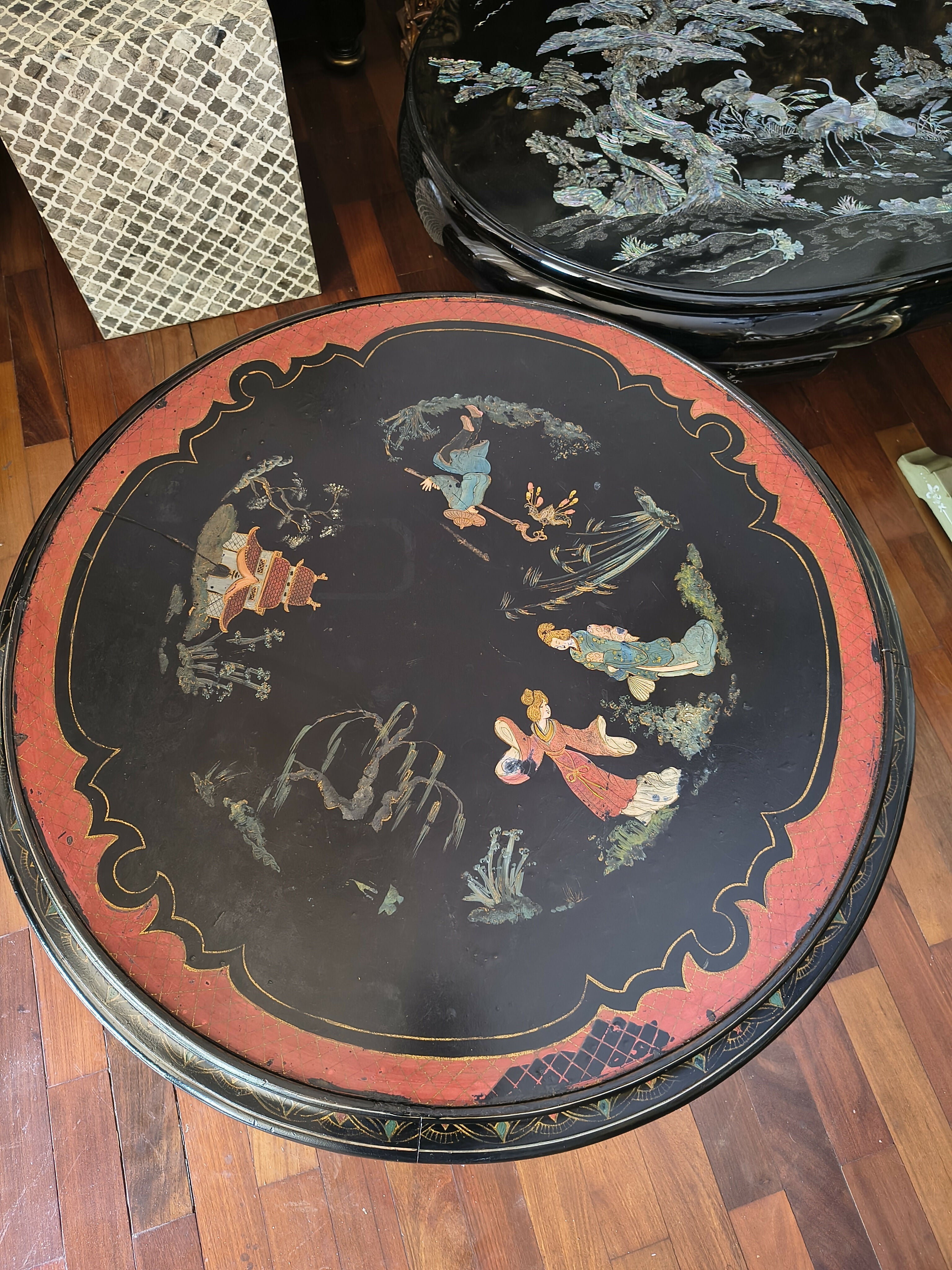 Mesa de centro redonda Chinoiserie em Laca Negra