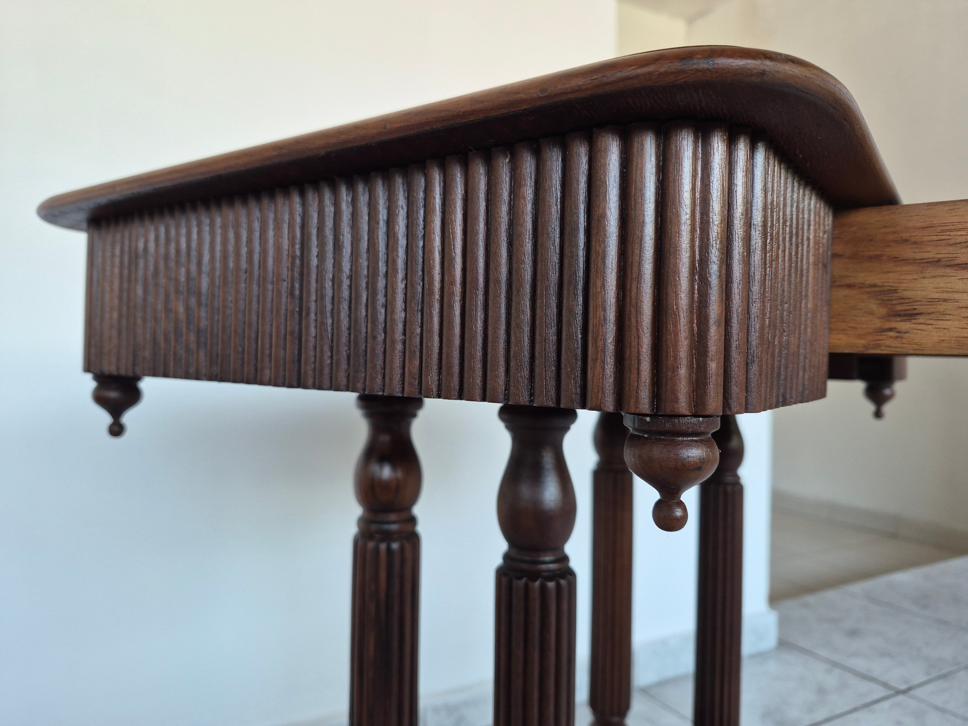 Mesa de apoio retangular ou lateral de jacarandá (restaurada) 