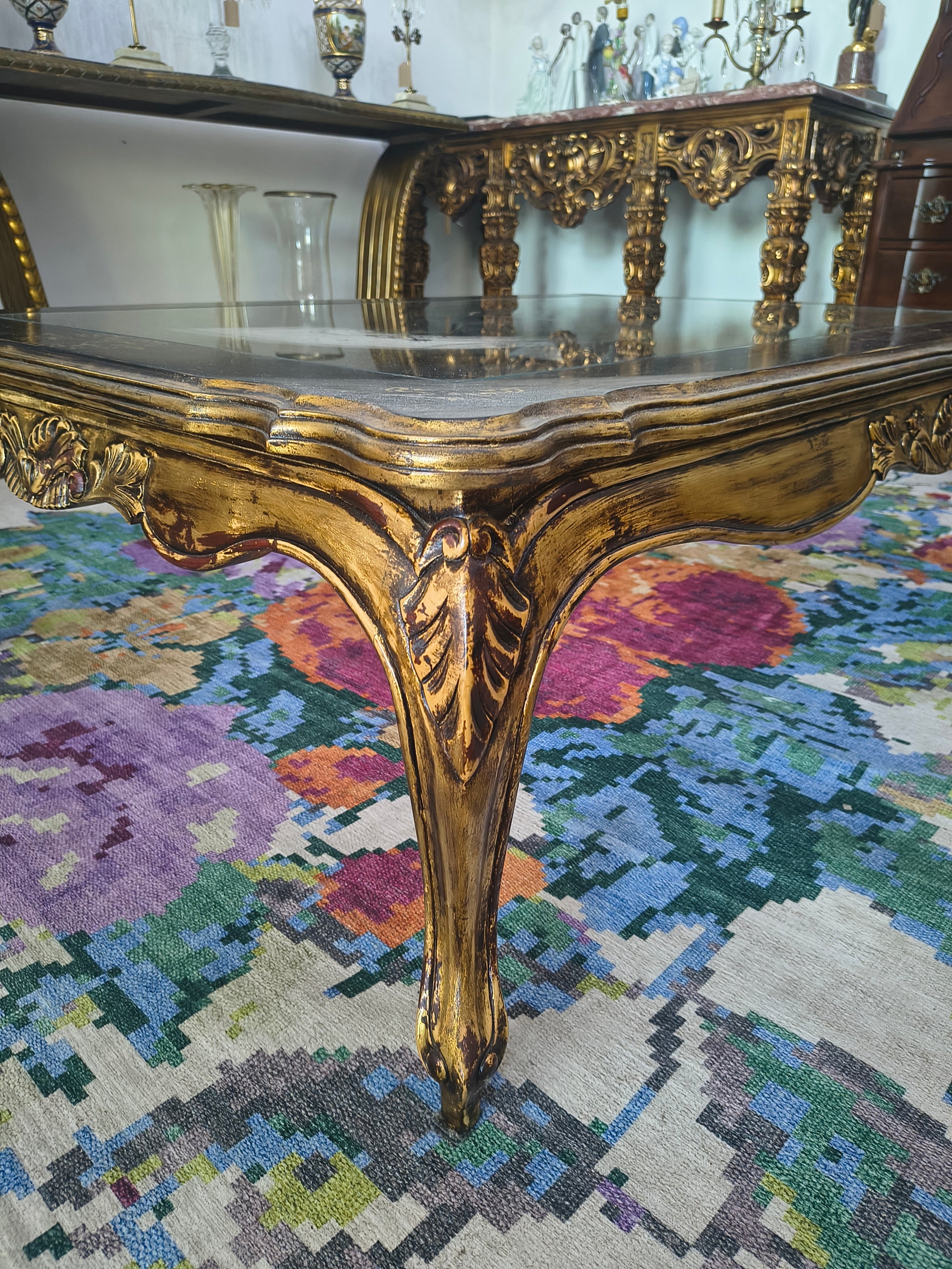 Mesa de Centro em madeira, folhas a ouro e vidro