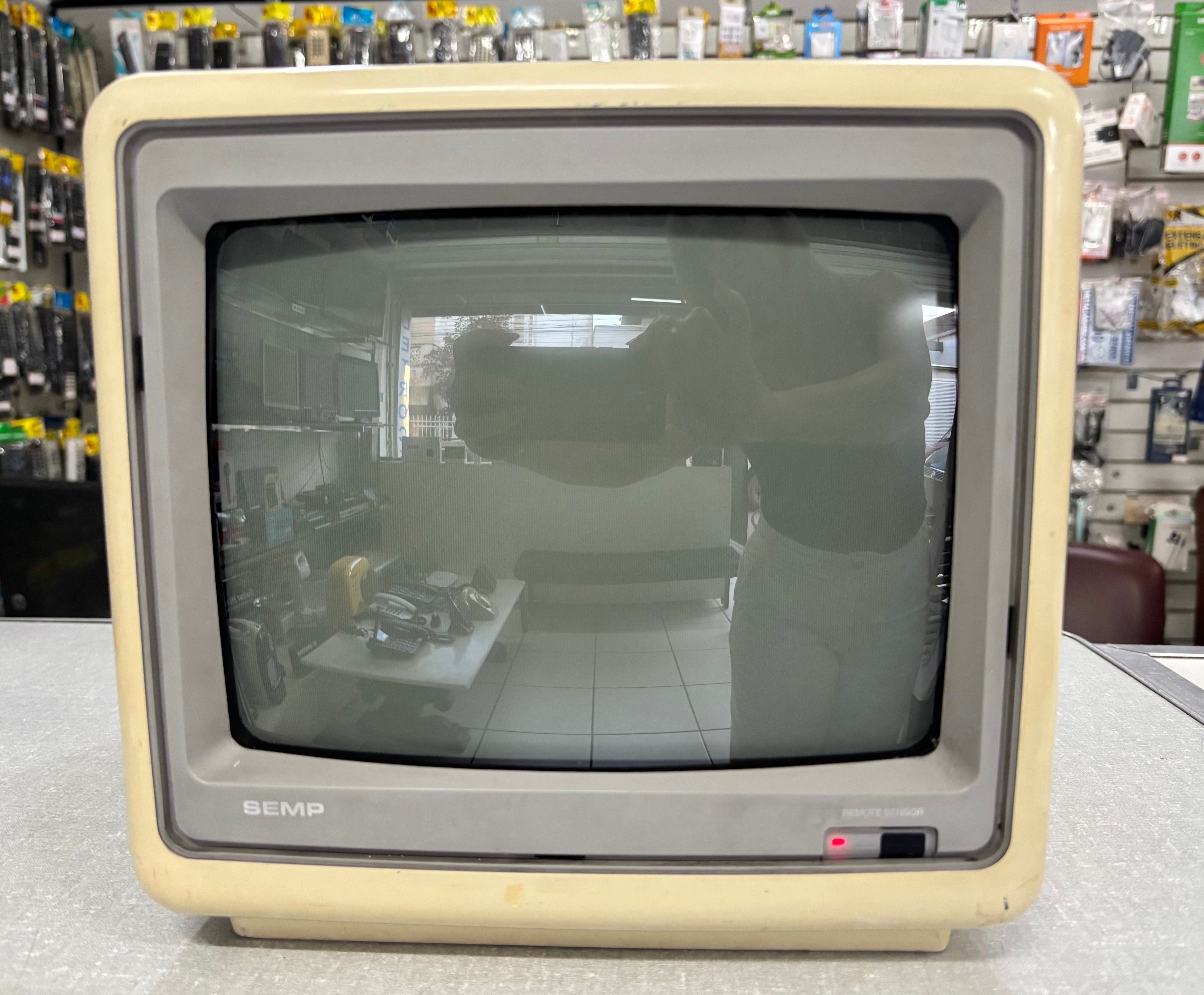 TV Portátil de Tubo Semp Modelo 102 (Anos 80/90) – Raridade Retrô / Colecionismo