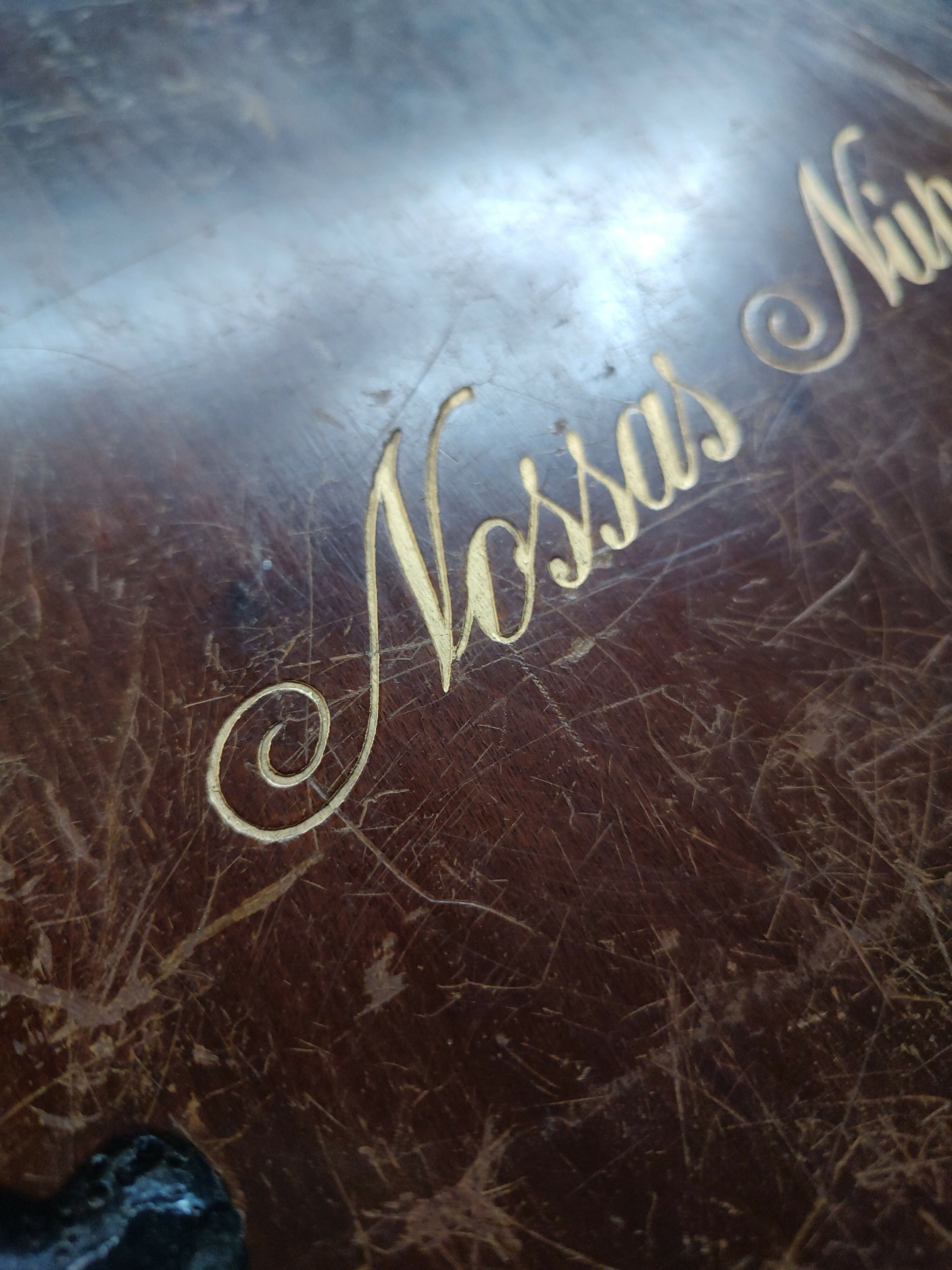 Antigo álbum de fotos "Nossas Núpcias" com capa em madeira (39cm x 33cm)