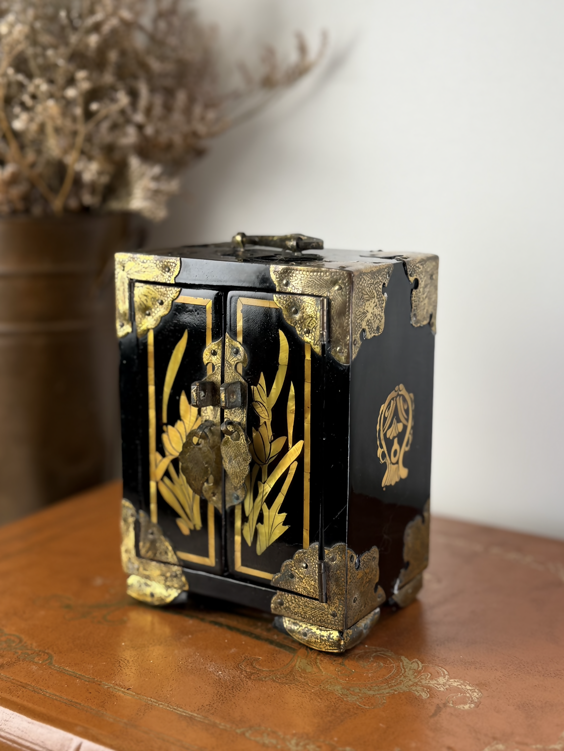 Antigo porta jóia chinês - Item Raro e Histórico! Laca, Madrepérola, Latão e Seda! Anos 60 - Chinês - Trabalho Artesanal