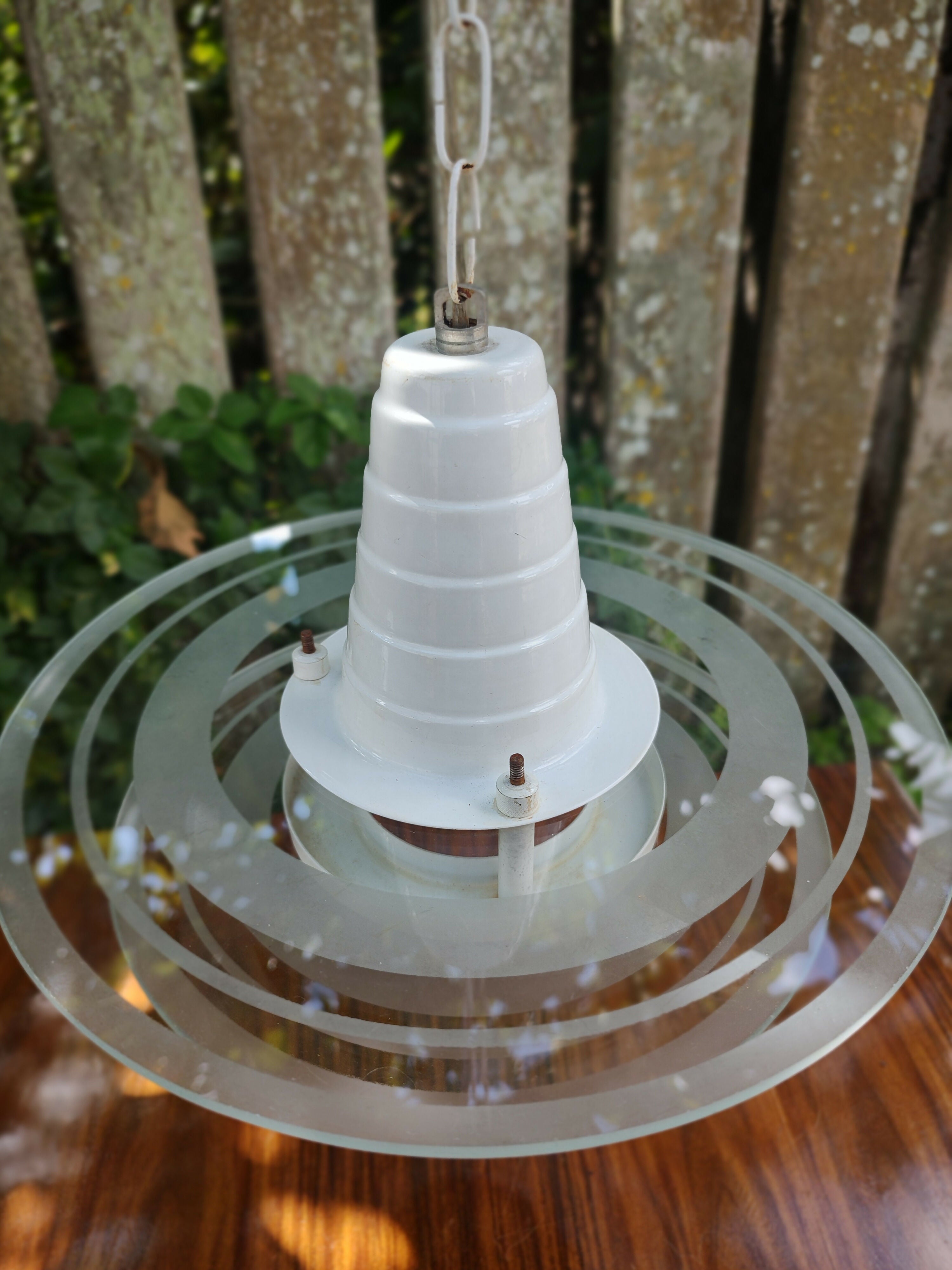 Par de Luminárias Pendentes em metal branco e vidro jateado