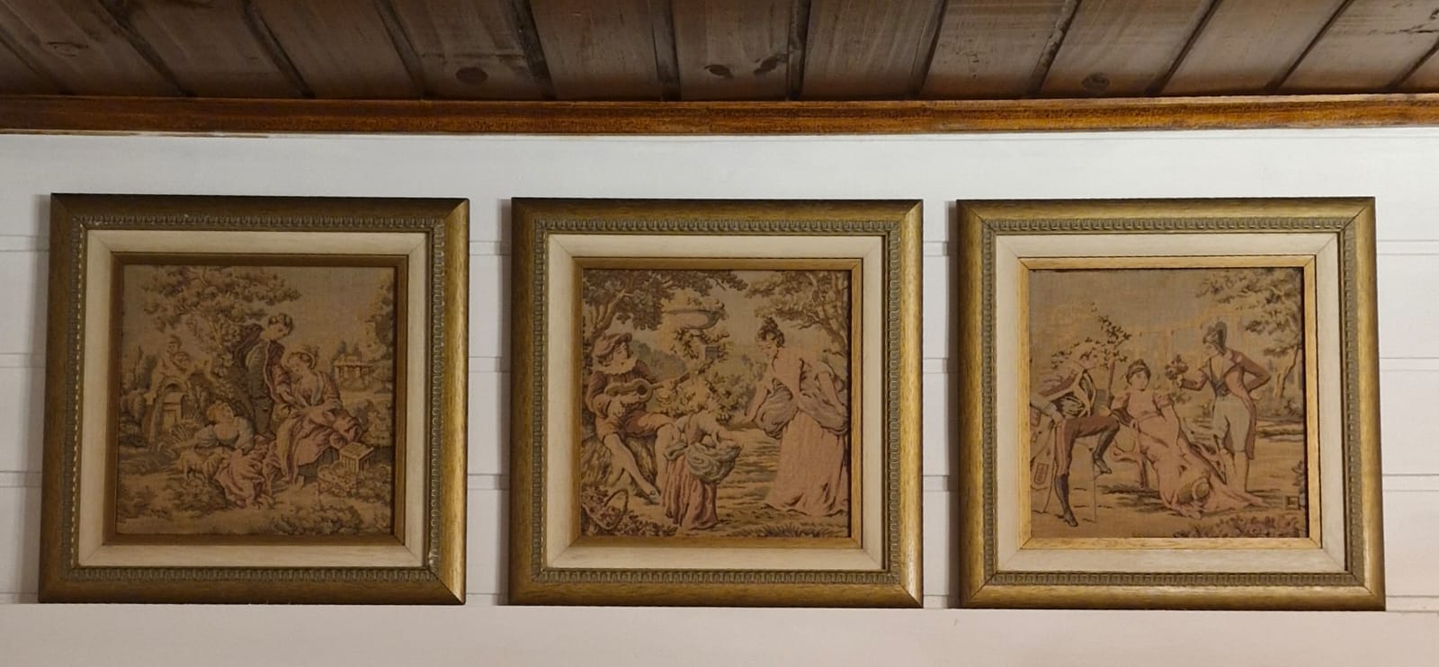 Lindo Conjunto de 3 quadros com cenas clássicas em Gobelin Francês