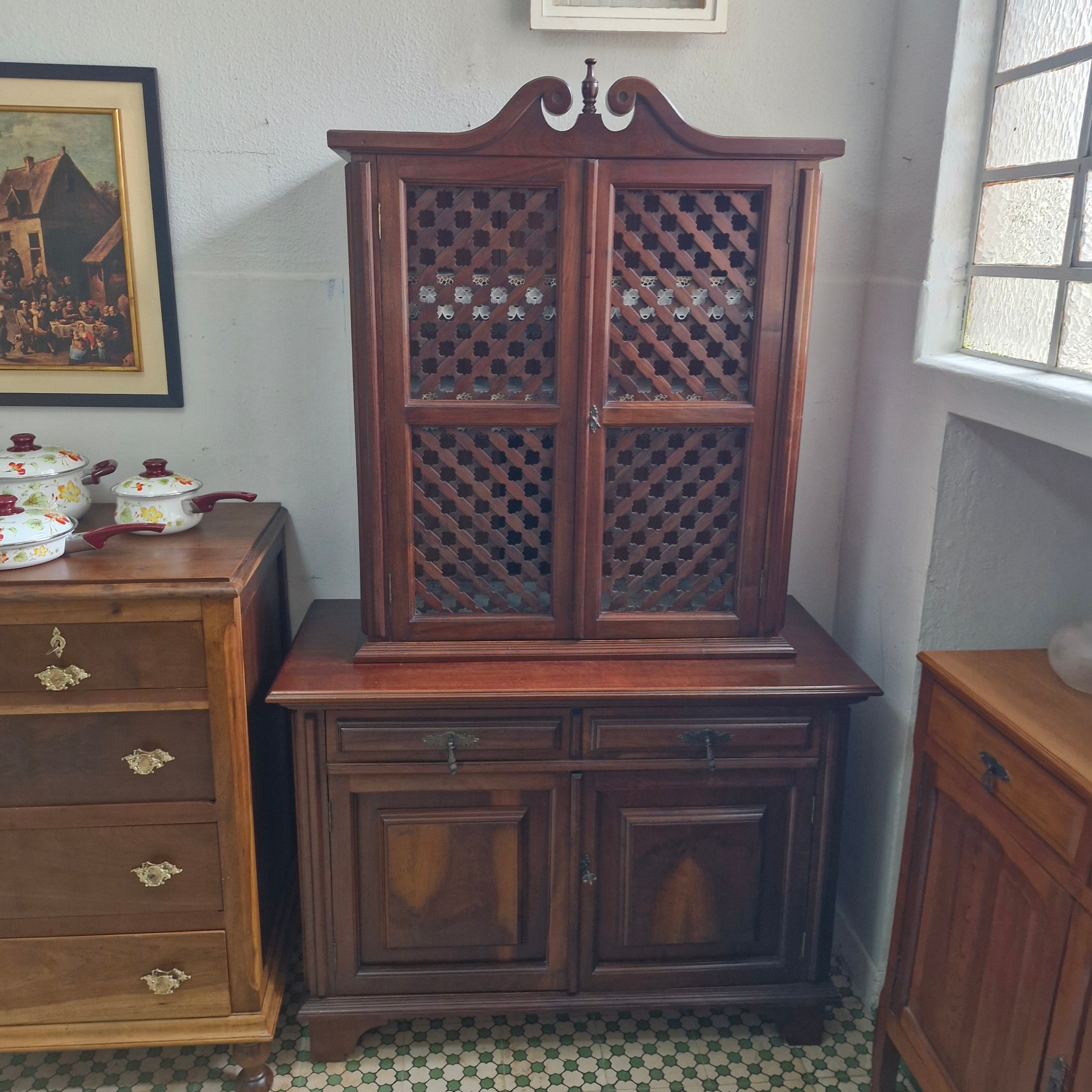 Armário Arca Oratória com porta em Treliça 
