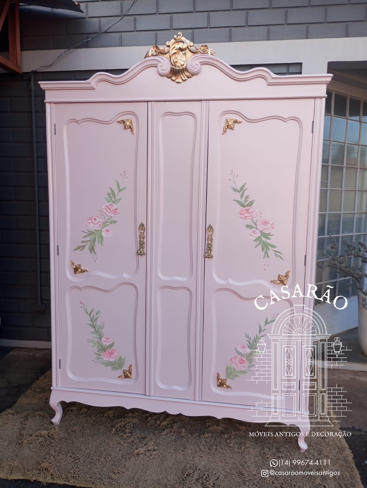 GUARDA-ROUPA LAQUEADO PROVENÇAL com detalhes florais