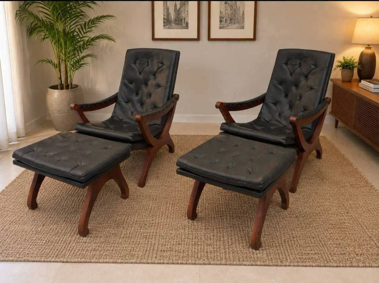 Poltrona vintage em madeira com estofado Capitonê escuro com Puff (apoio de pés) 