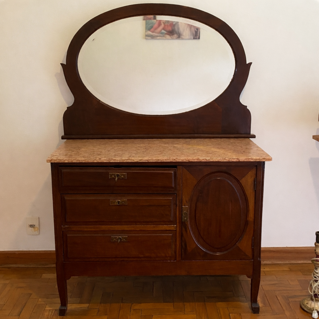Cômoda Penteadeira antiga estilo Art Decô. Perfeito estado em imbuia maciça, espelho oval bisotê e puxadores em latão originais. 