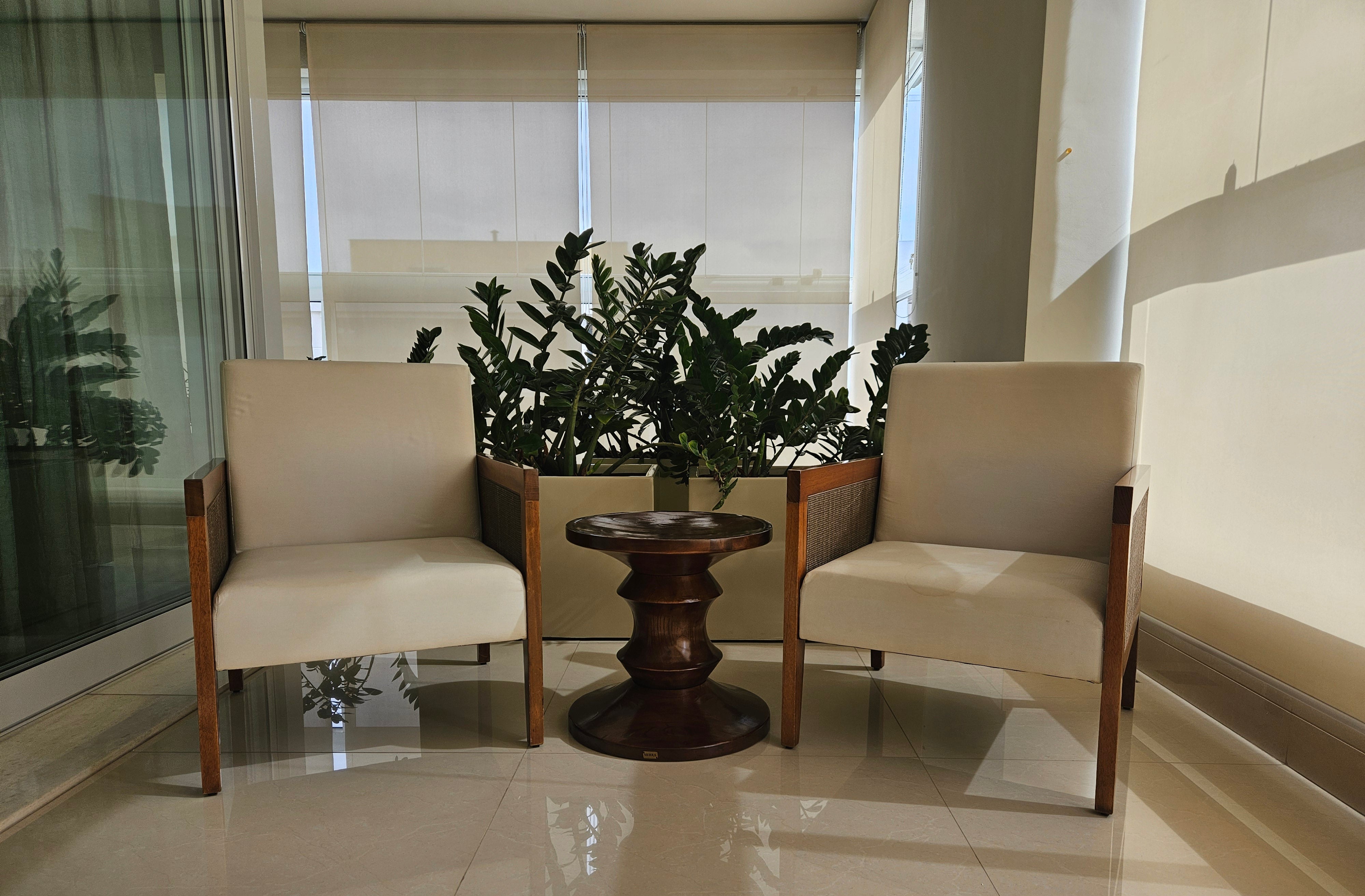 Mesa lateral / Banco redondo da Sierra Móveis em maciça (valor unitário) 