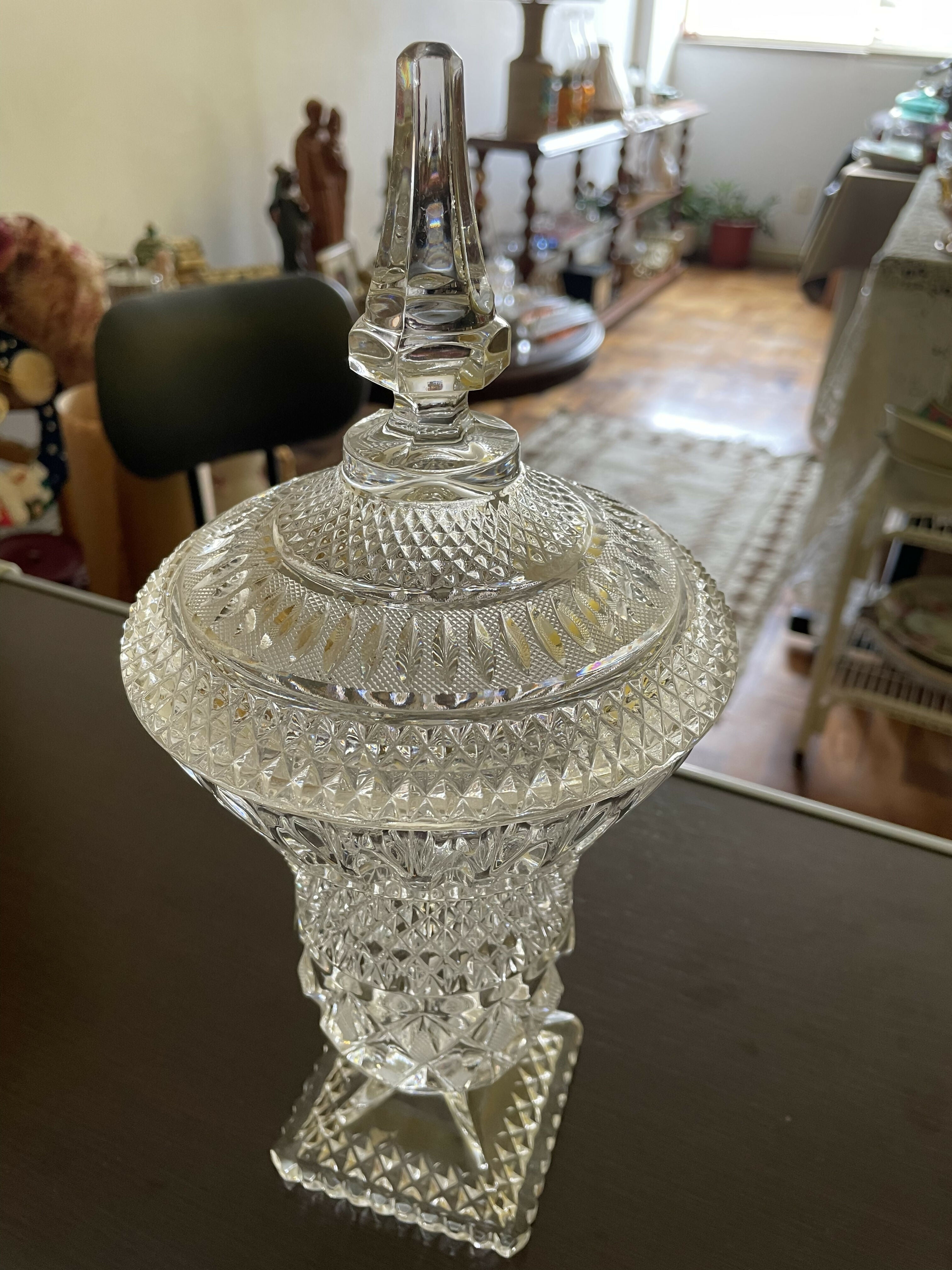 Bombonière ou compoteira em cristal lapidado