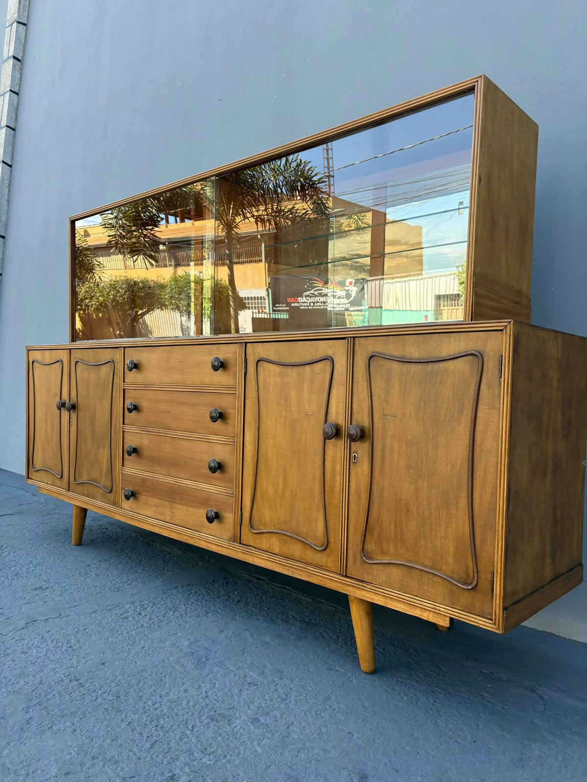 Cristaleira Buffet Vintage Restaurada – Peça Única 🌟