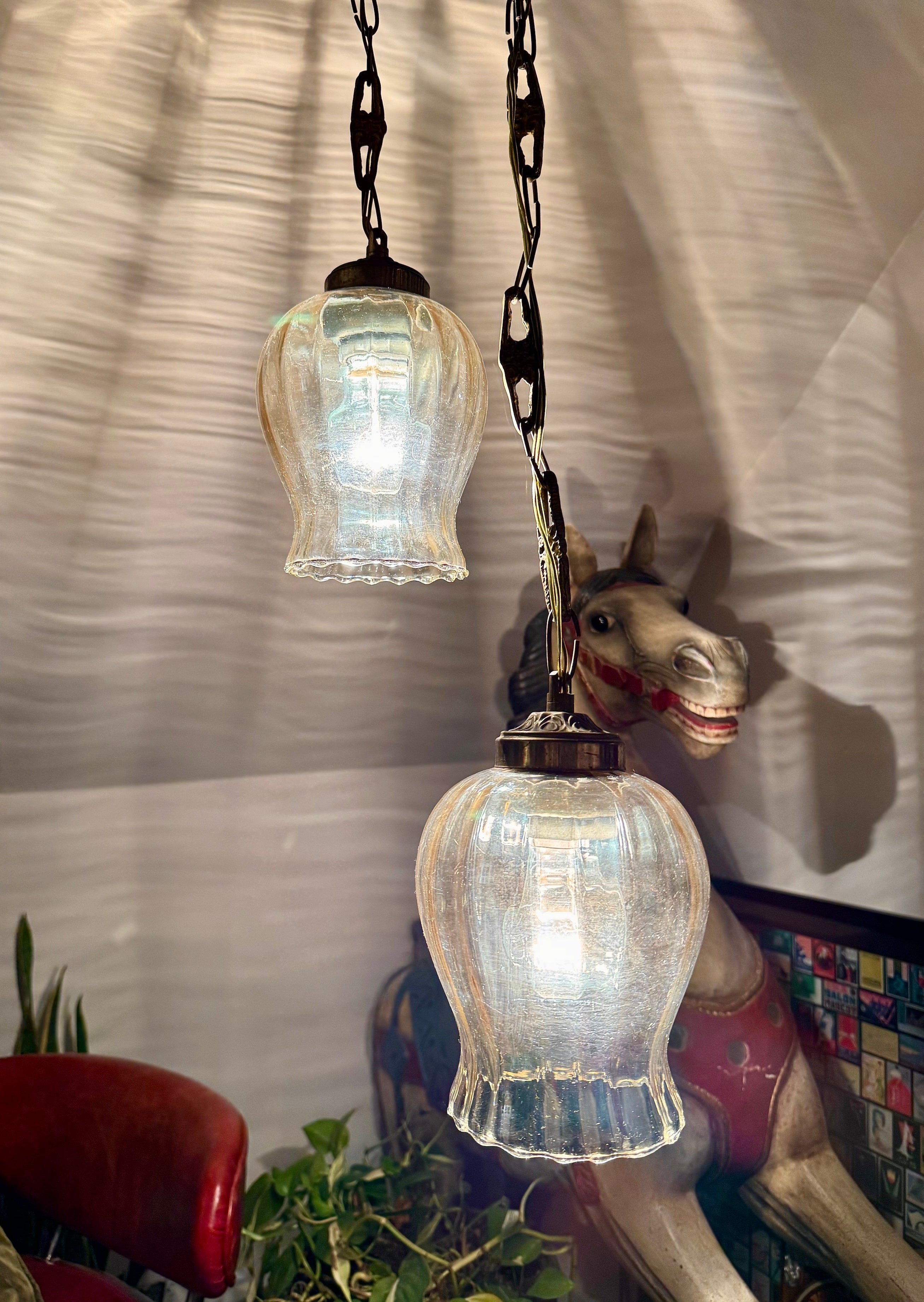 Luminária pendente com 2 cúpulas em vidro âmbar