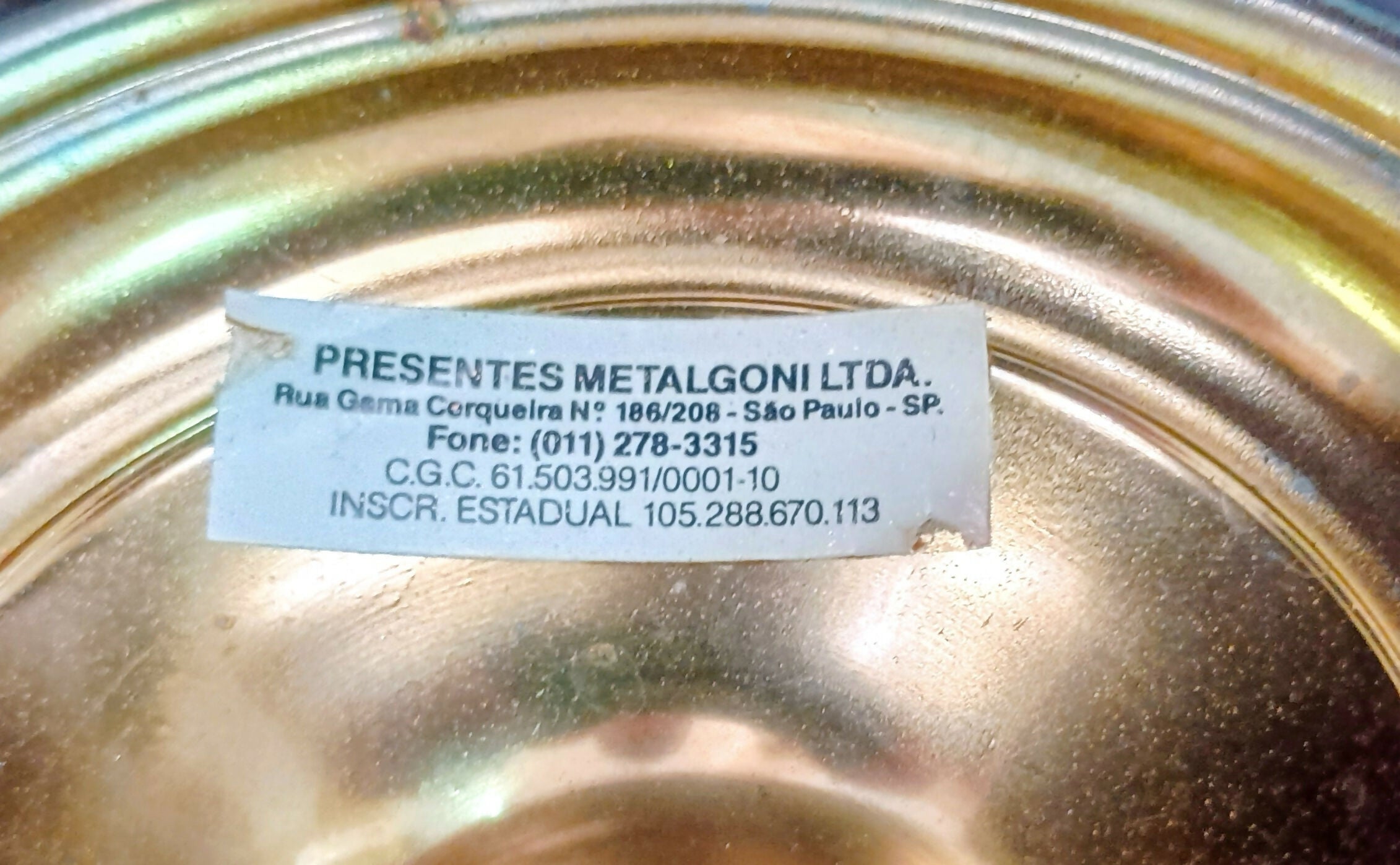 Par de Ânforas Decorativas em Metal – Estilo Clássico