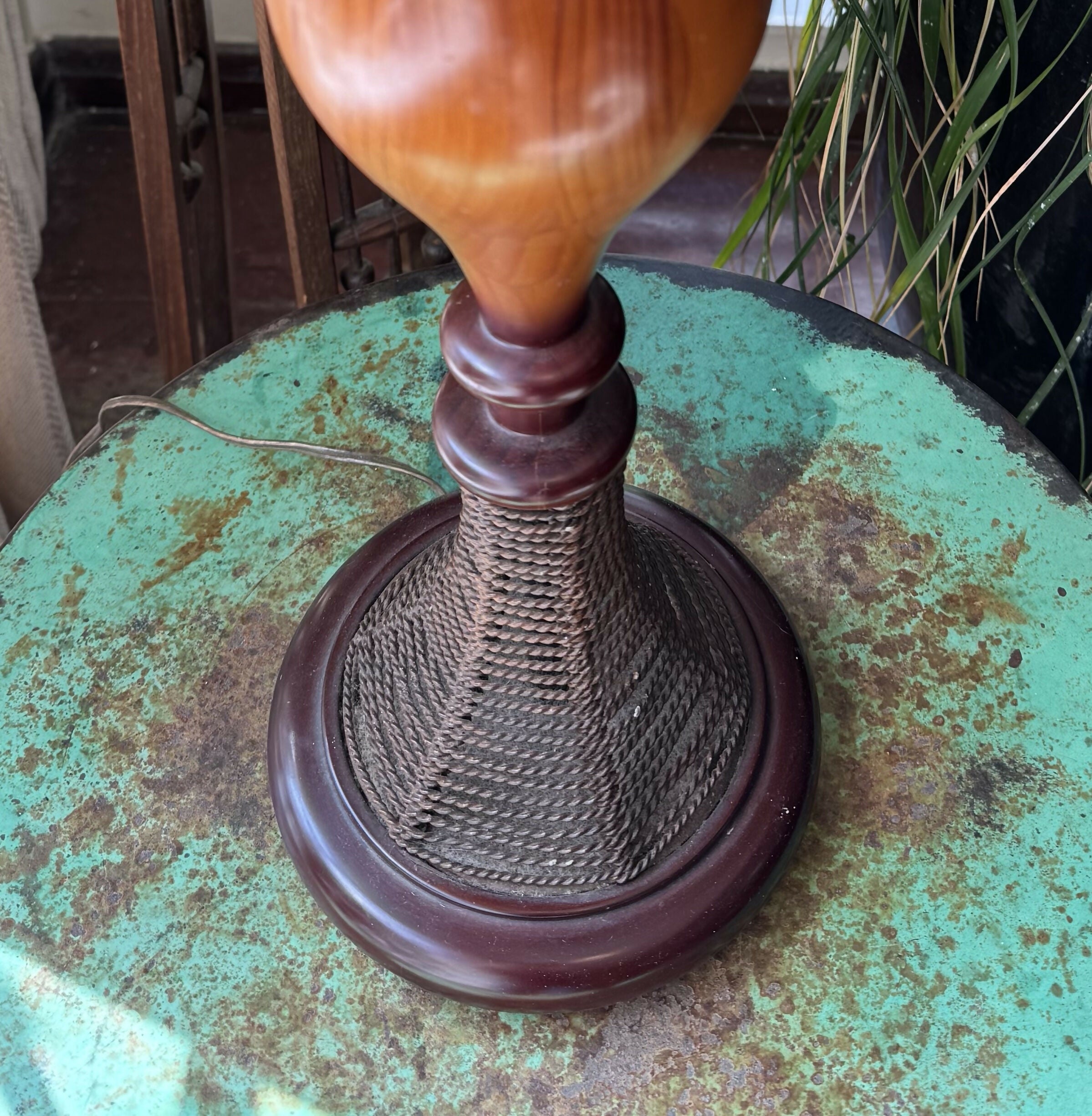 Anos 60 - Abajur luminária de madeiras nobres e cúpula vintage