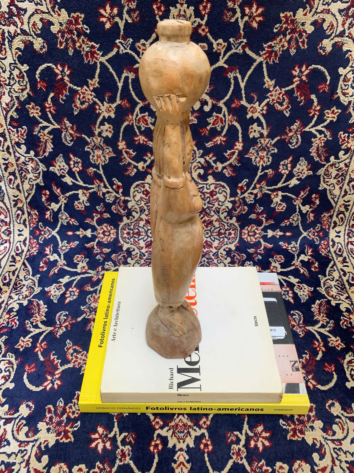 Escultura em Madeira — Figura com Vaso | Arte Popular Brasileira · Piauí