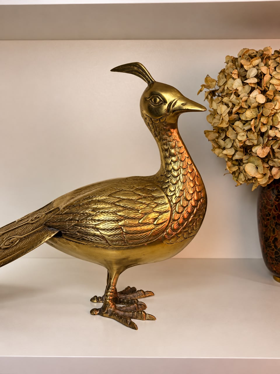Escultura Decorativa de Pavão em Bronze com Cauda Longa Vazada
