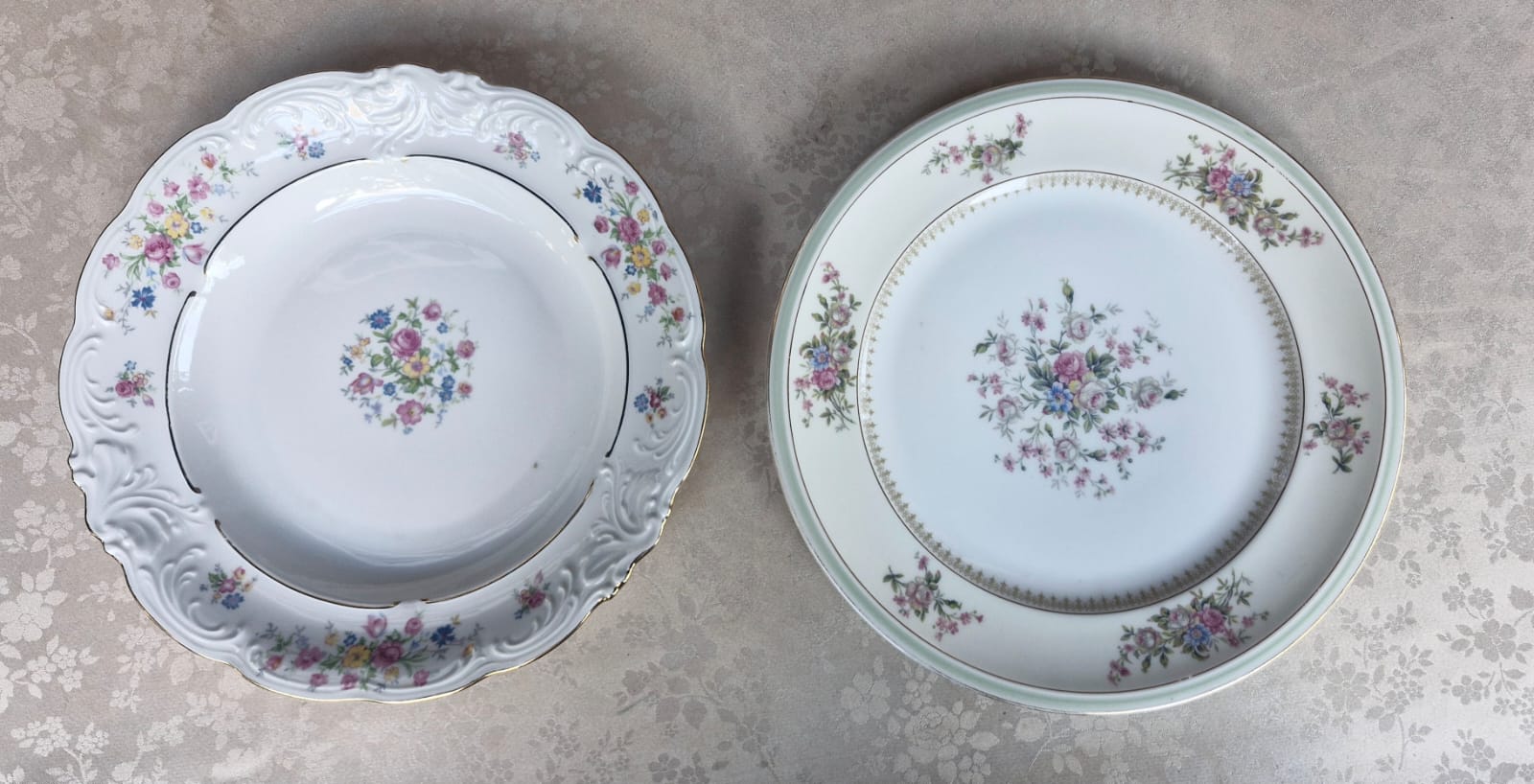 Dois lindos pratos em porcelana europeia