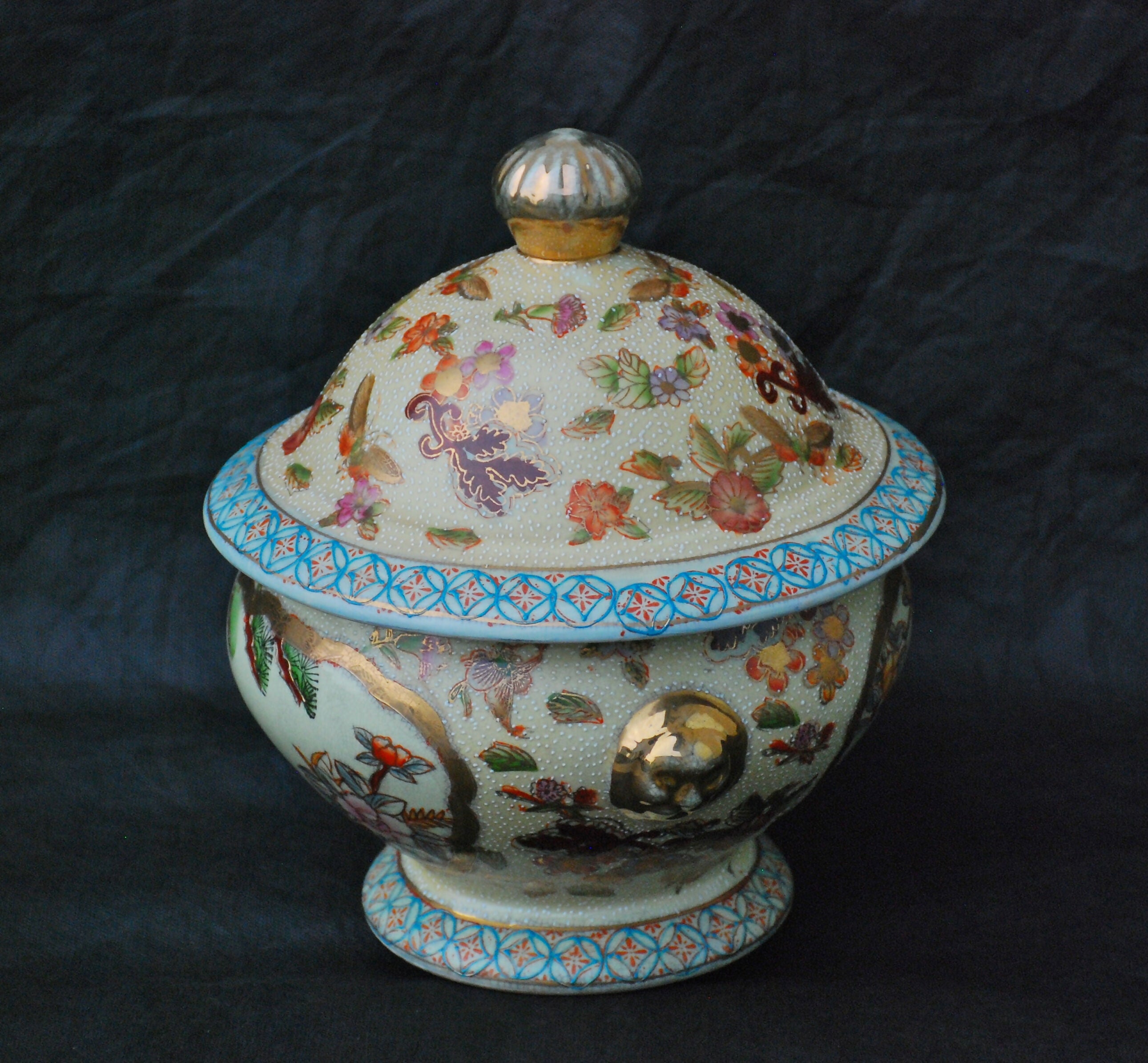 Antigo Potiche cerâmica decorada a mão, anos 50 - 30 x 25