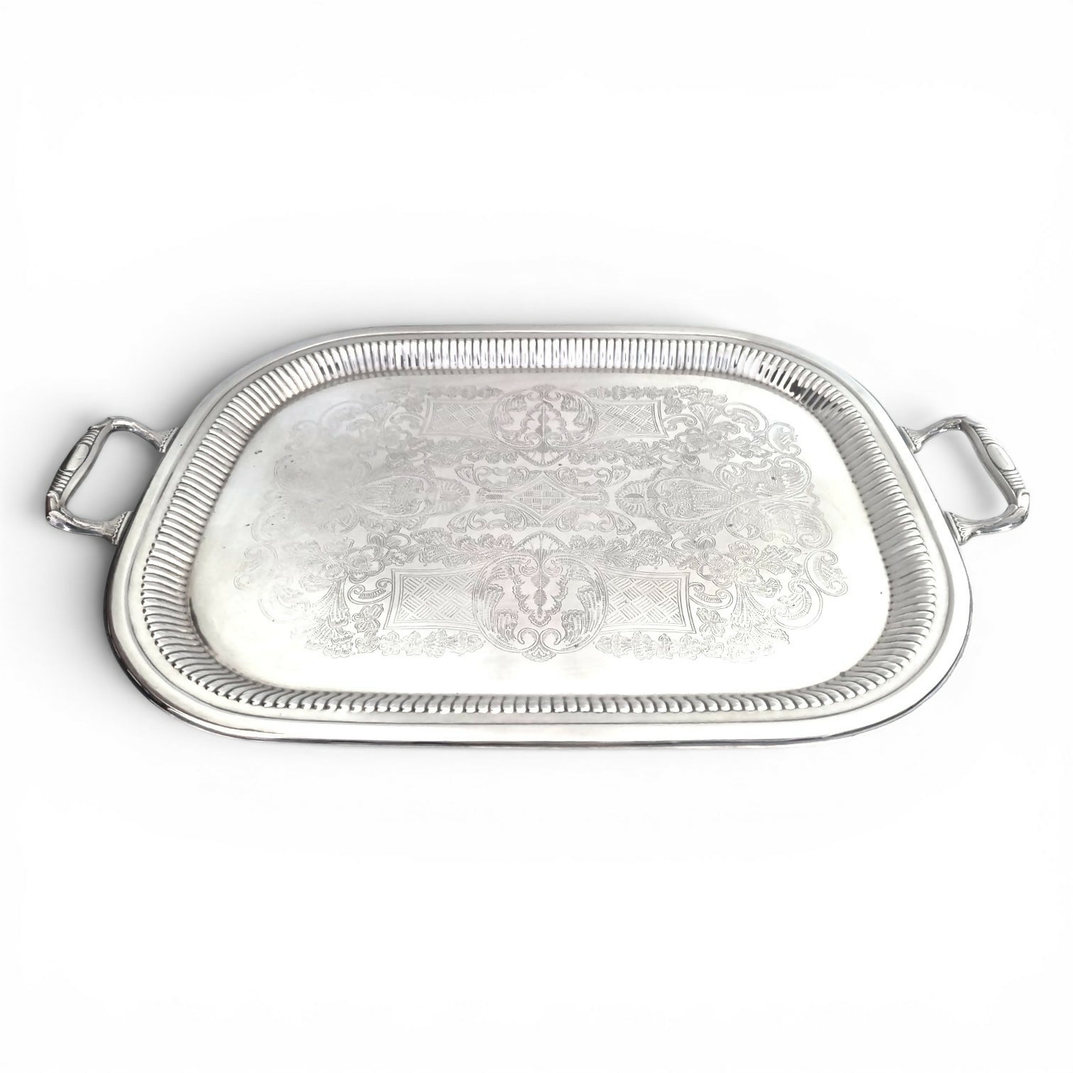 Bandeja em metal prateado