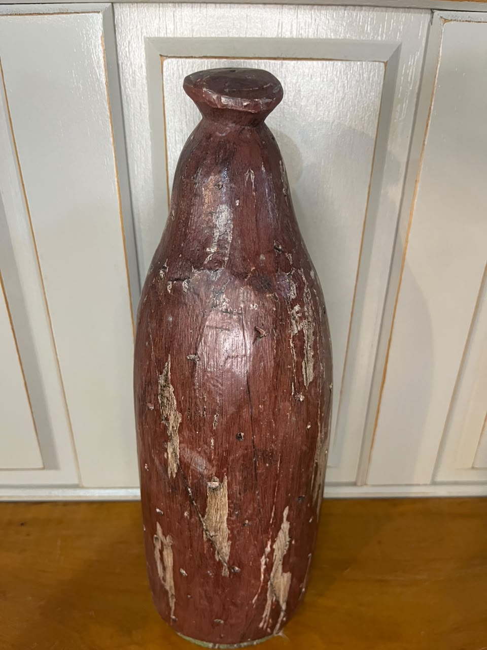Escultura devocional em madeira entalhada e policromada — 32 cm