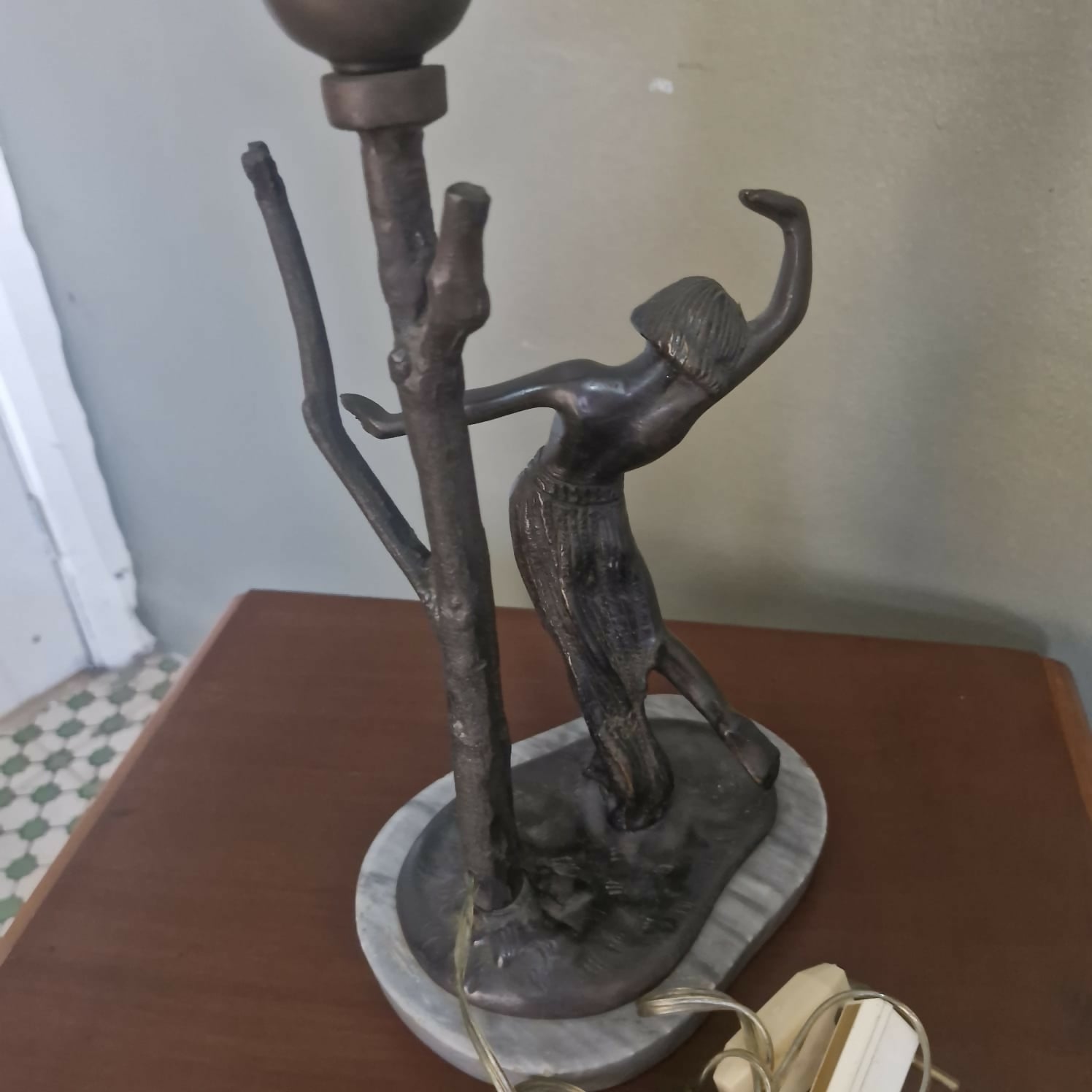 Abajur Art Deco com mulher dançando