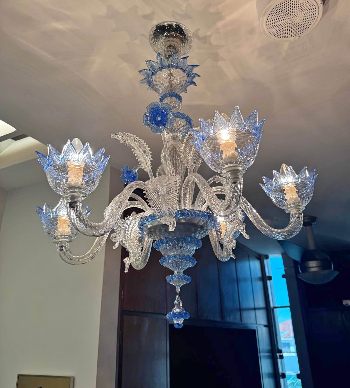 Lustre de Murano com detalhes em azul 