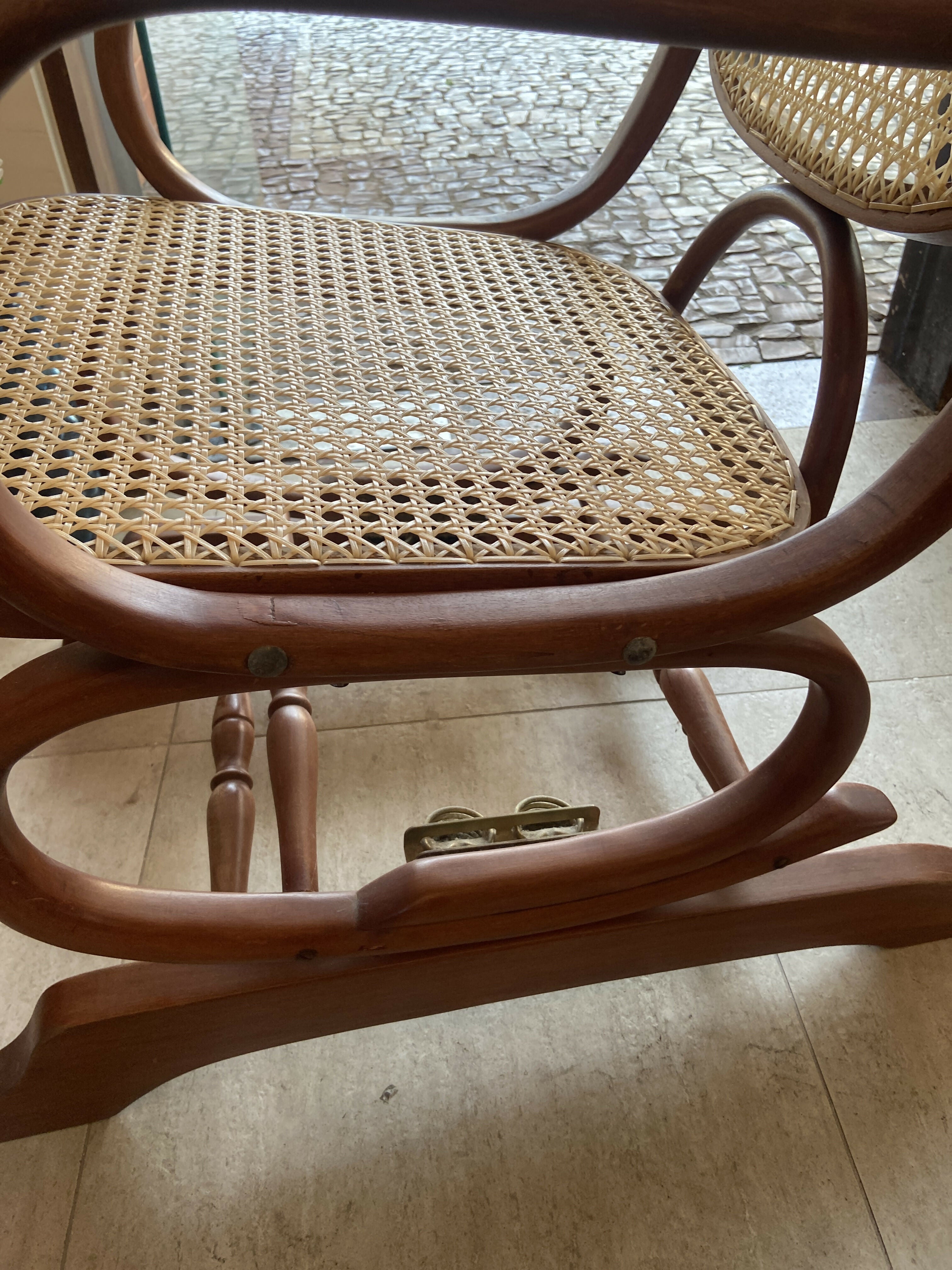 CADEIRA DE BALANÇO MOLA PALHINHA THONET