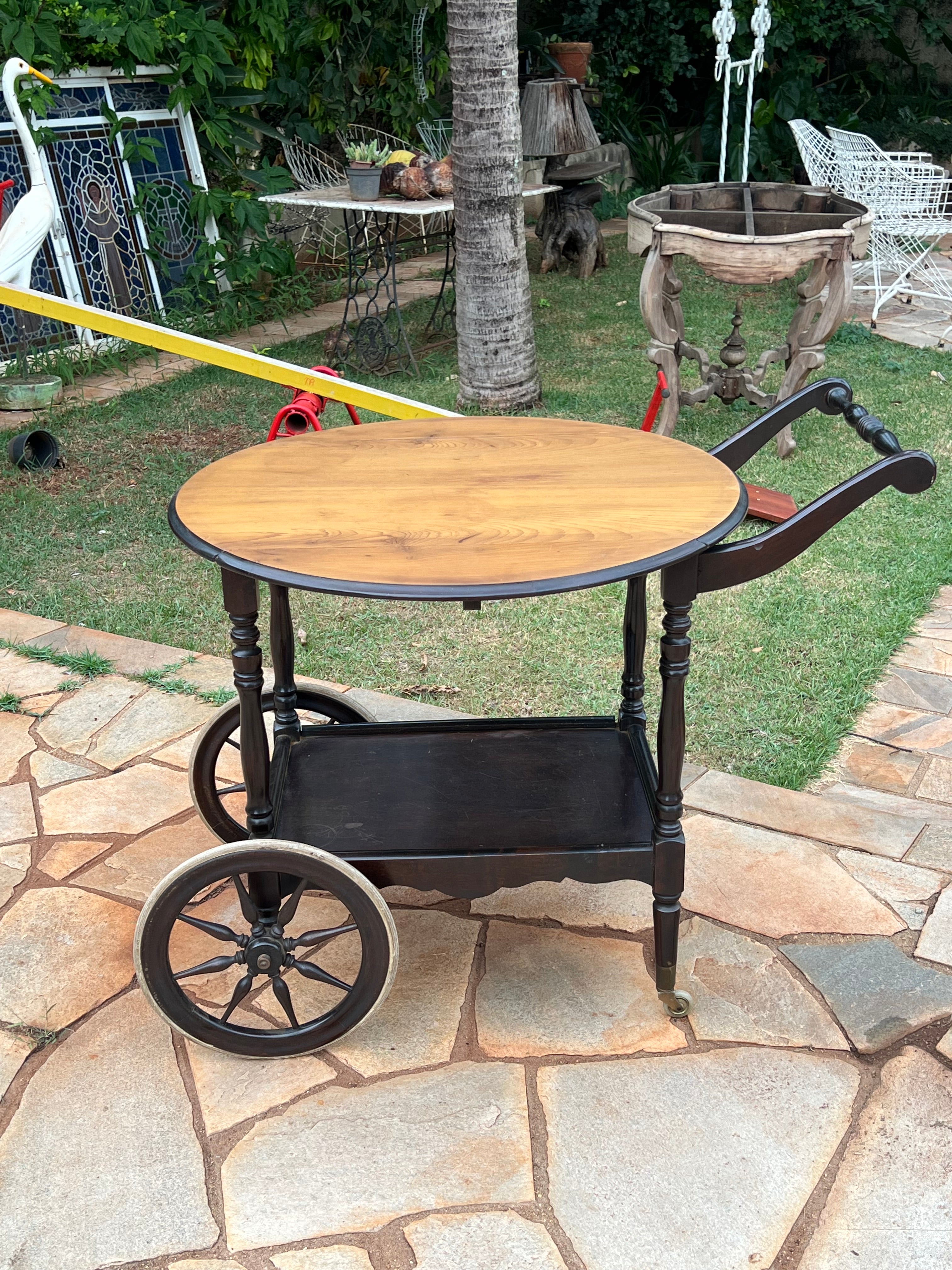 Carrinho de chá/mesa com tampo redondo 
