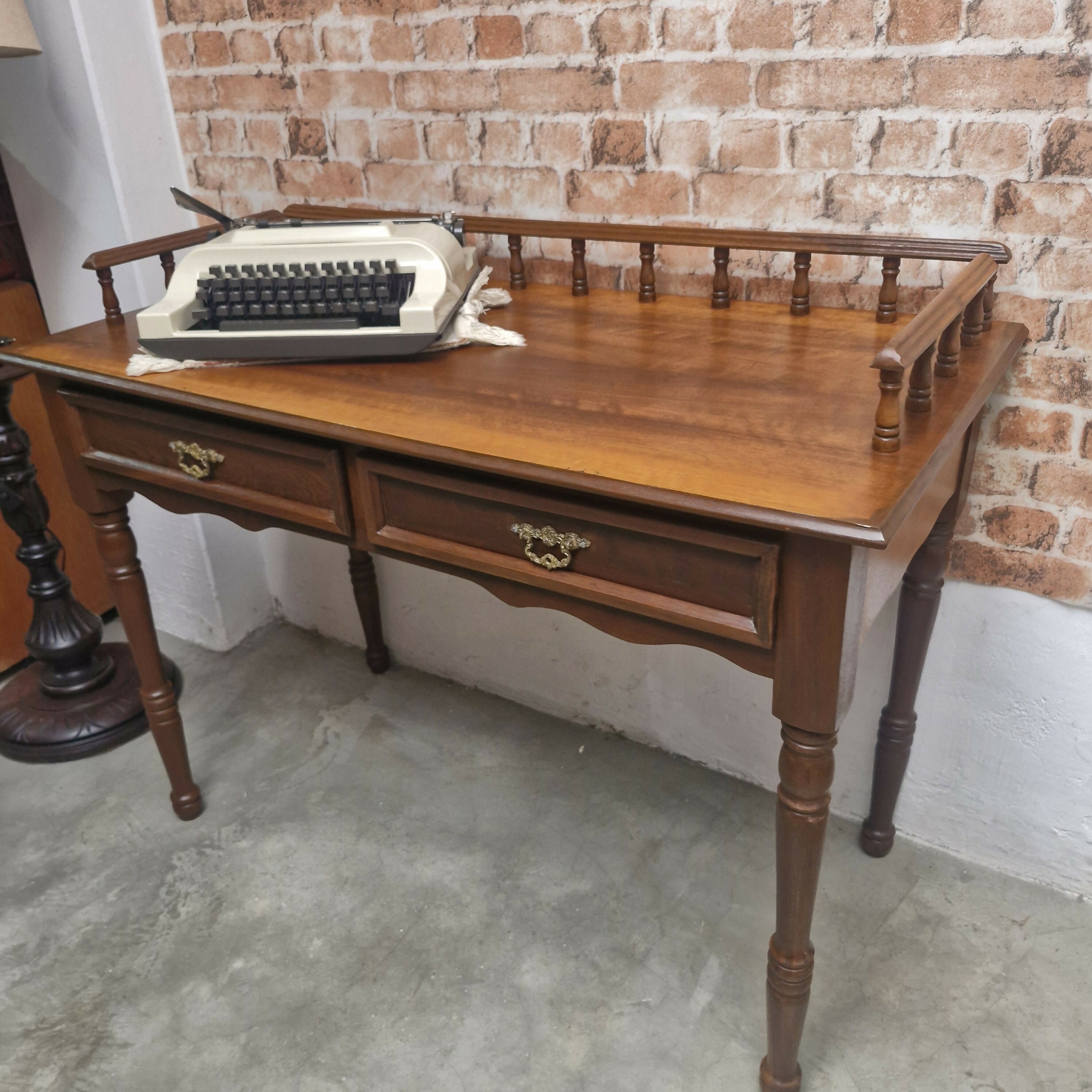 Escrivaninha Colonial