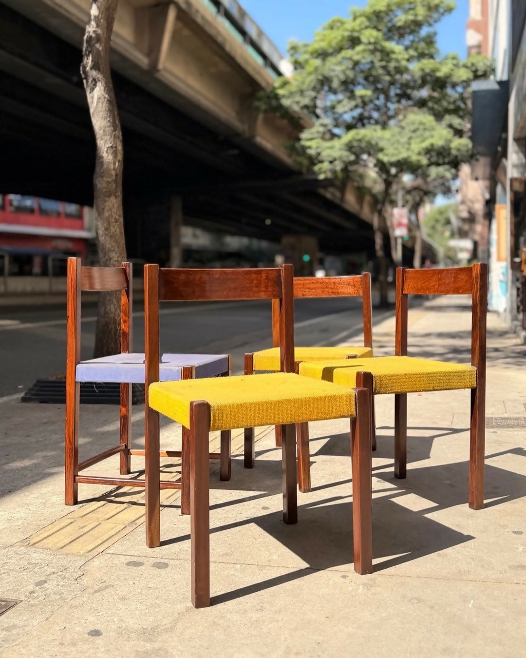 Conjunto de 4 cadeiras modernistas