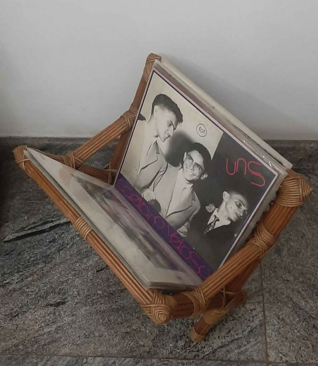 REVISTEIRO EM BAMBU E PALHA (EM 10X SEM JUROS)