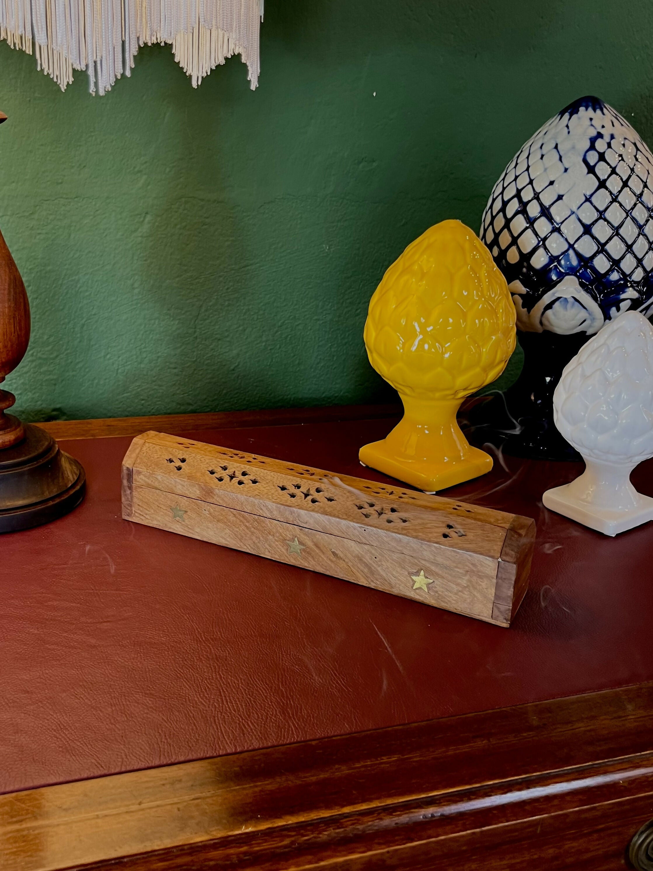 Incensário indiano em madeira