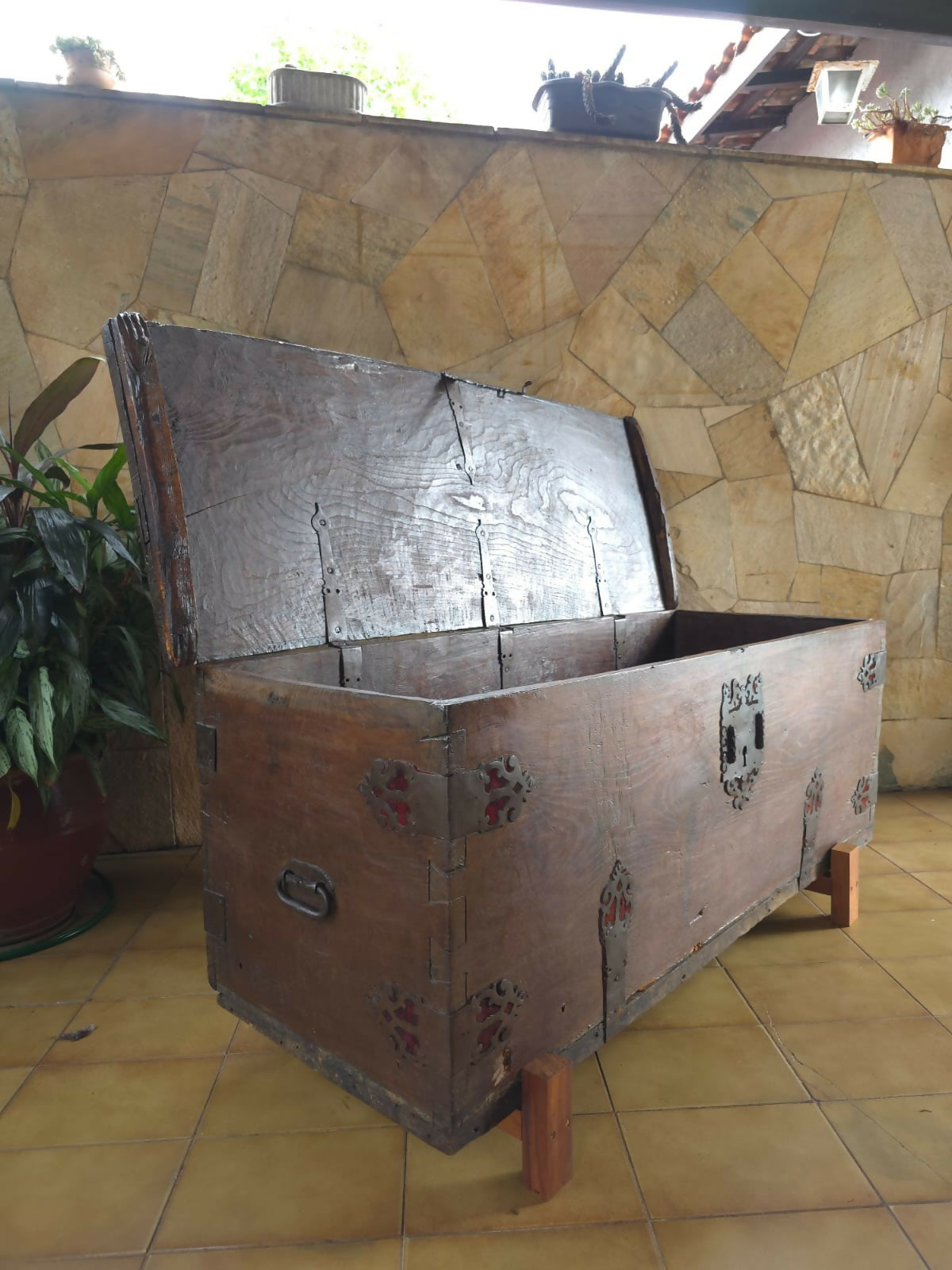 Baú centenário em tábua única