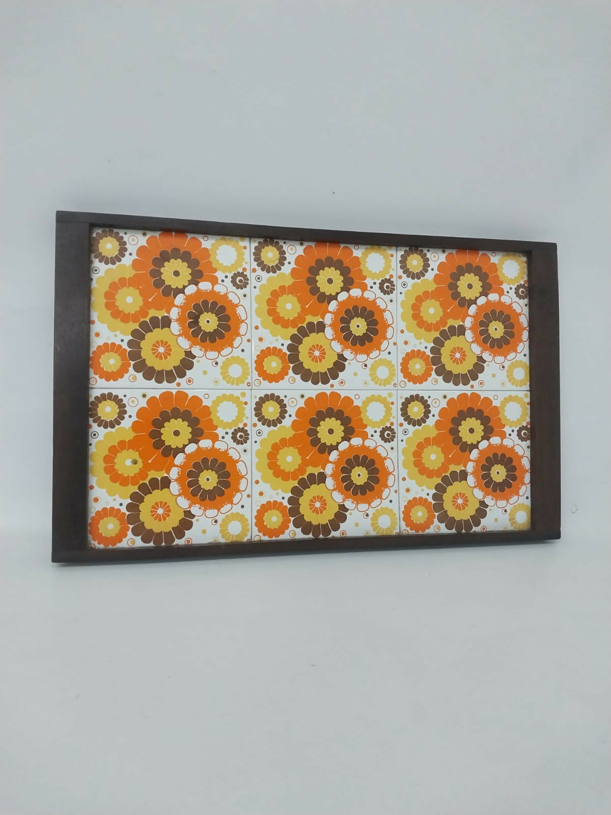 Bandeja Anos 70 em Madeira nobre com azulejo Floral