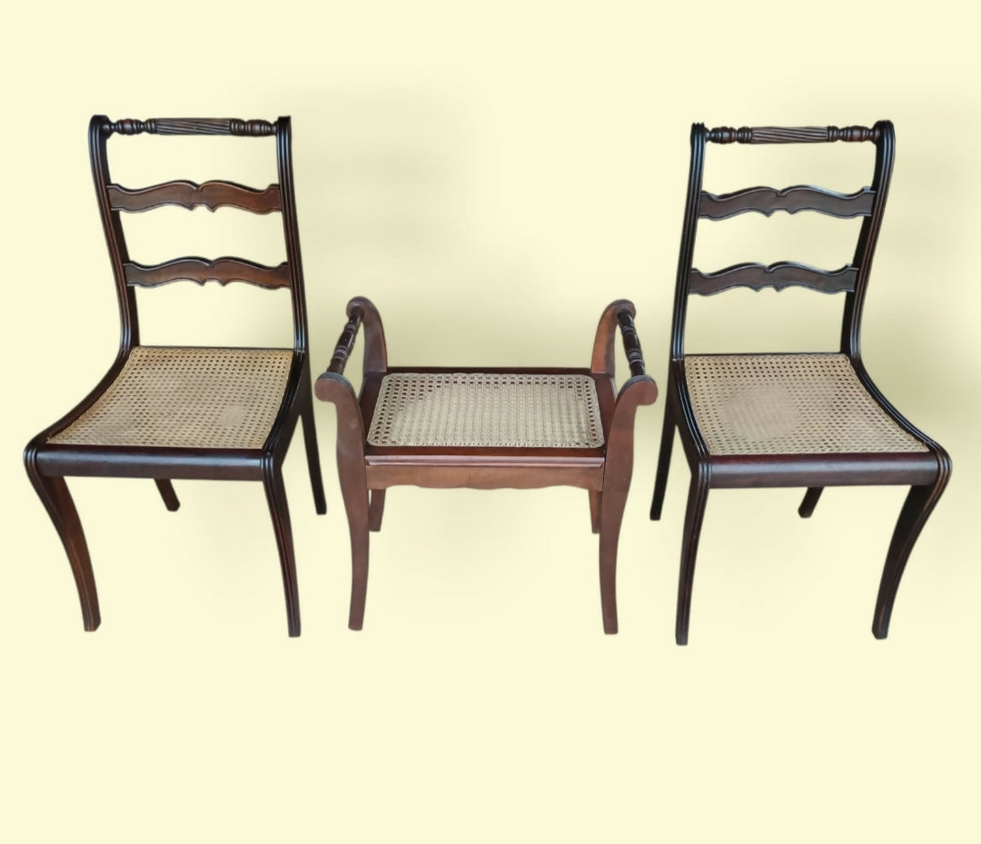 Conjunto Aparador em Palhinha + 2 cadeiras + 1 banco