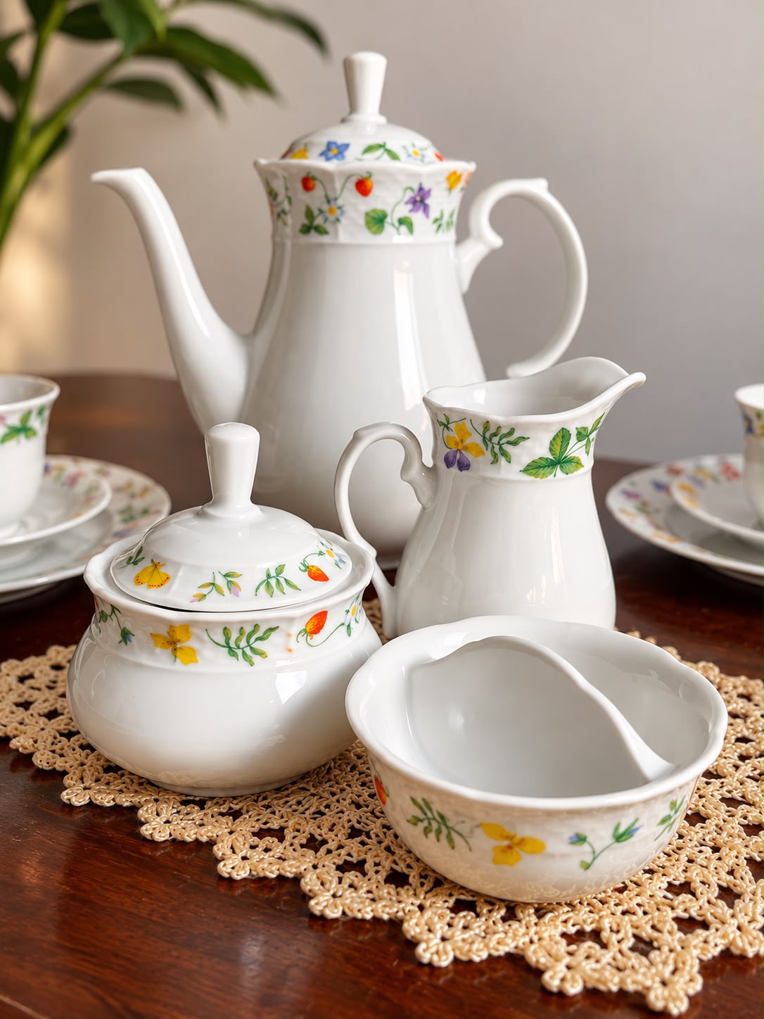 LINDO CONJUNTO EUROPEU DE CAFÉ THUN FINE BOHEMIA  DÉCADA DE 80 com estampa floral 