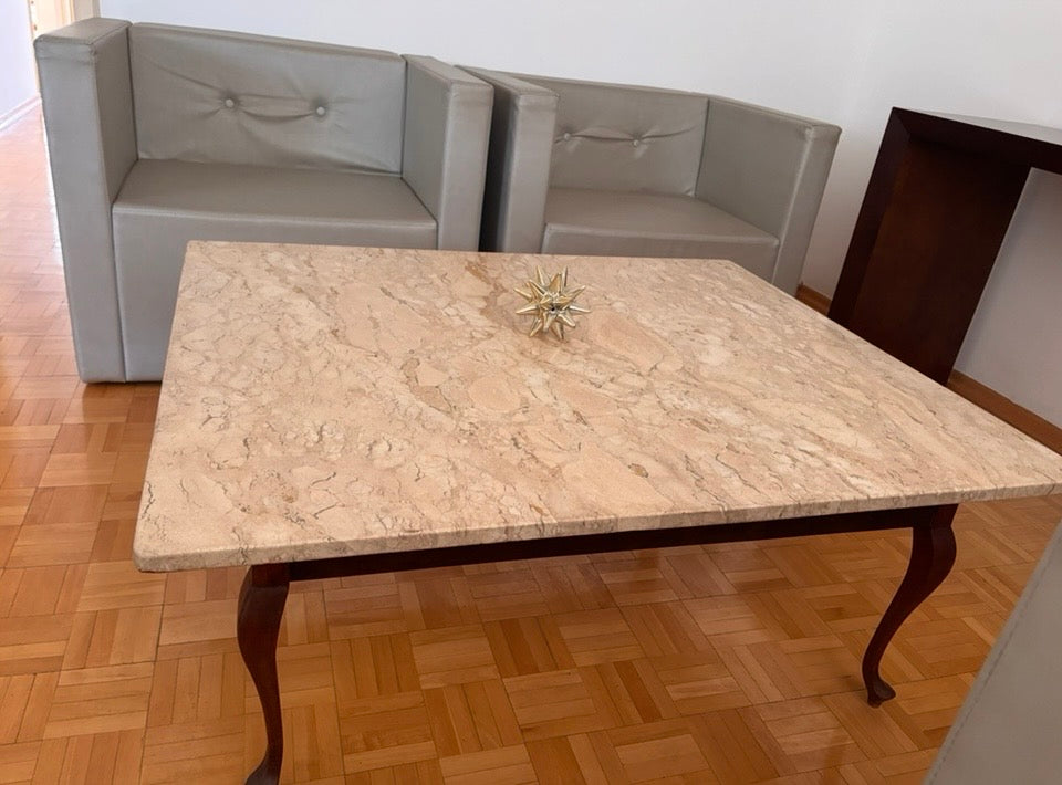 Mesa de Centro Antiga Clássica – Madeira Nobre e Tampo de Mármore (Estilo Luís XV / Vintage).