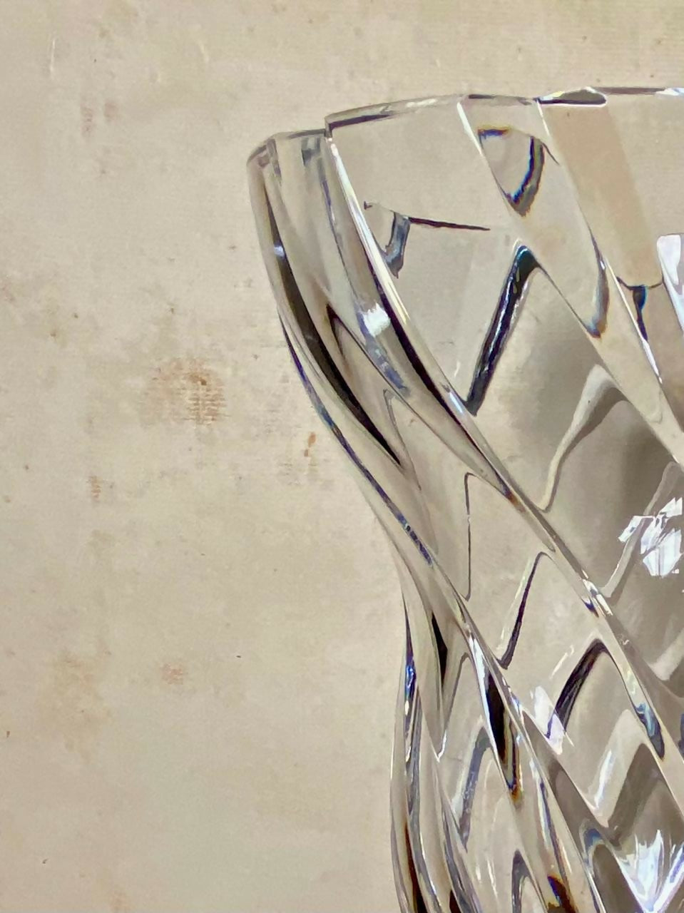 Vaso em cristal lapidado com torção helicoidal (DMCPS_350)