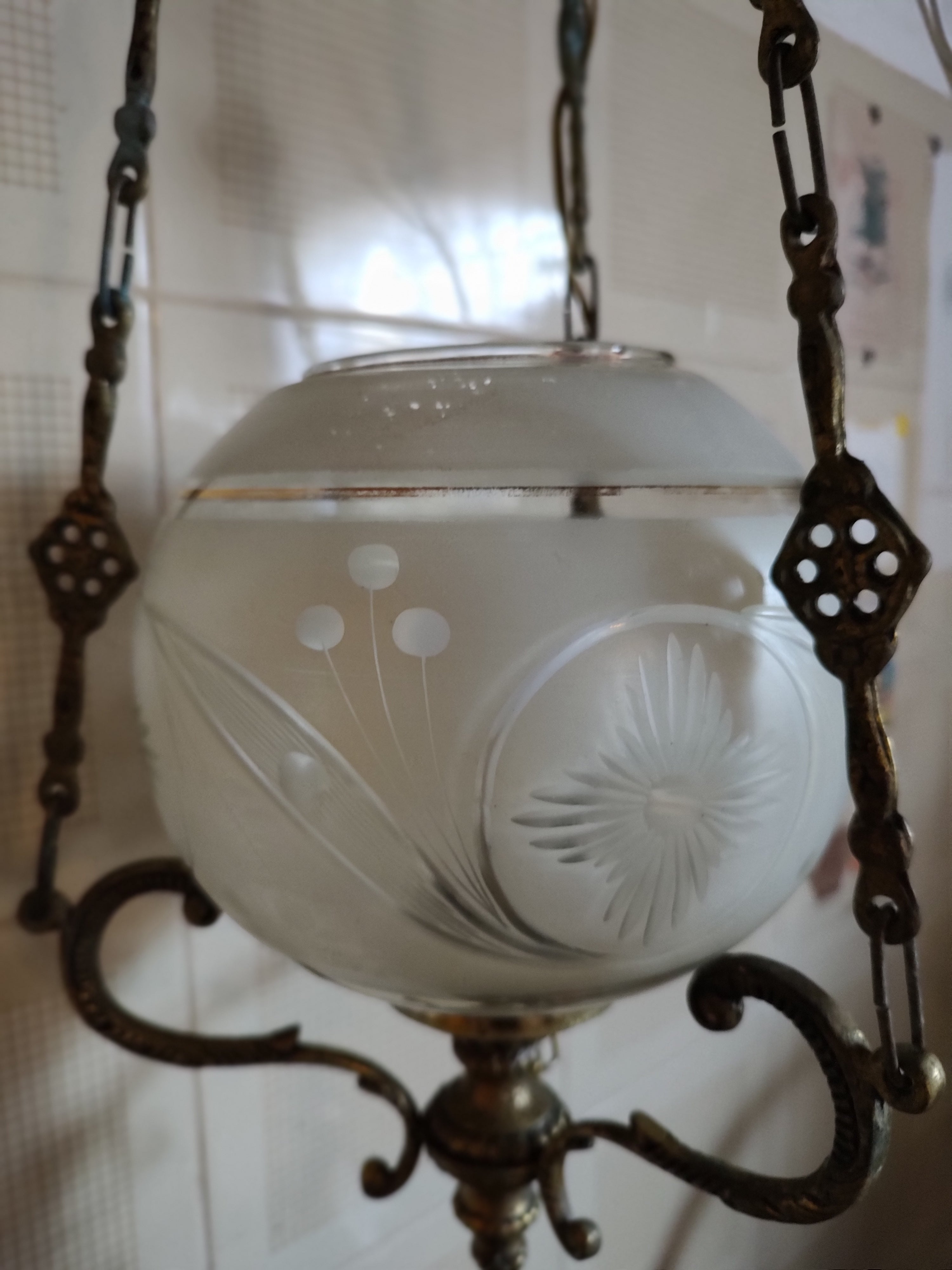 Precioso Lustre / Luminária pendente em metal e vidro lapidado