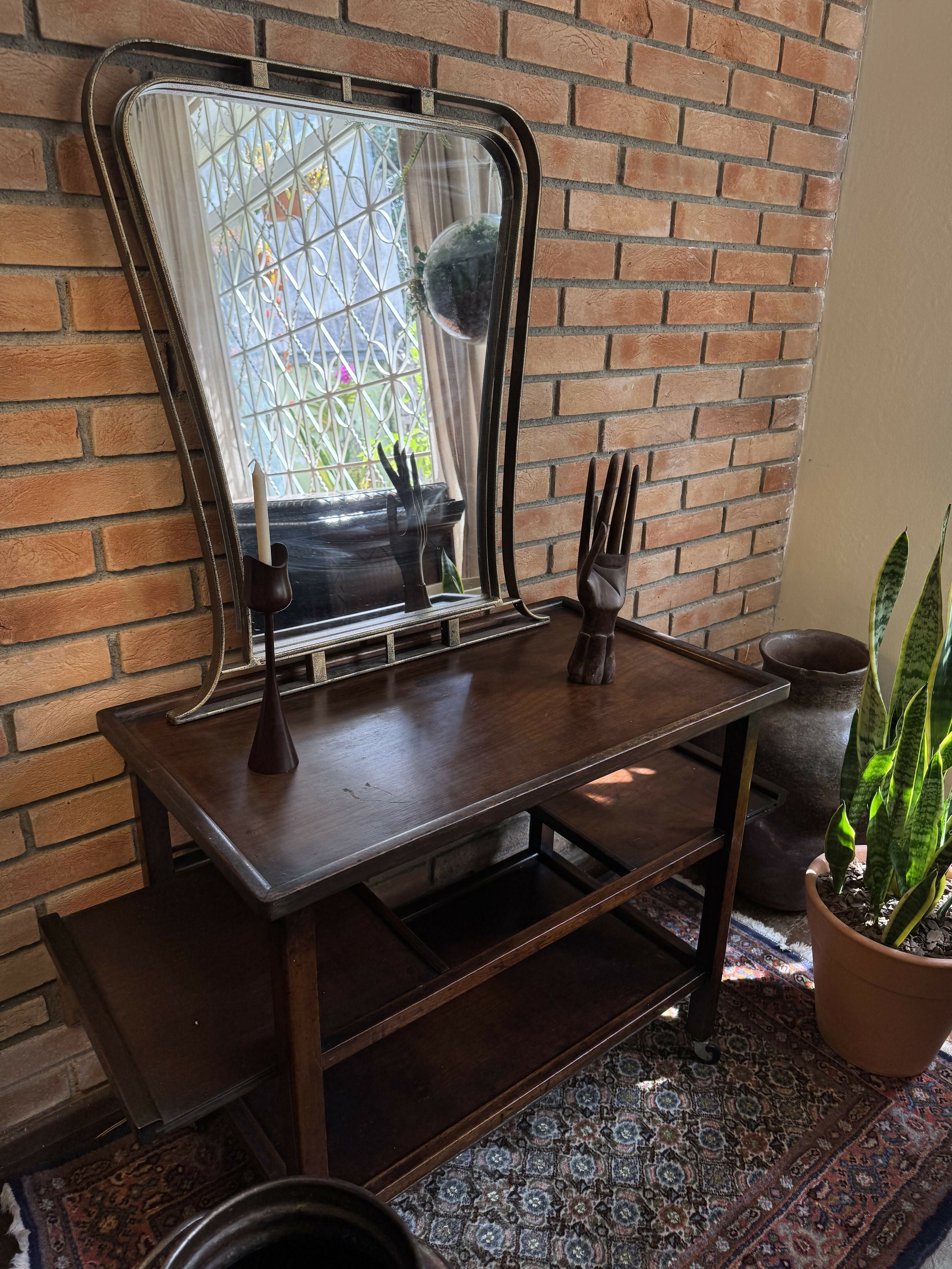 Espelho ArtDeco em metal com pátina dourada